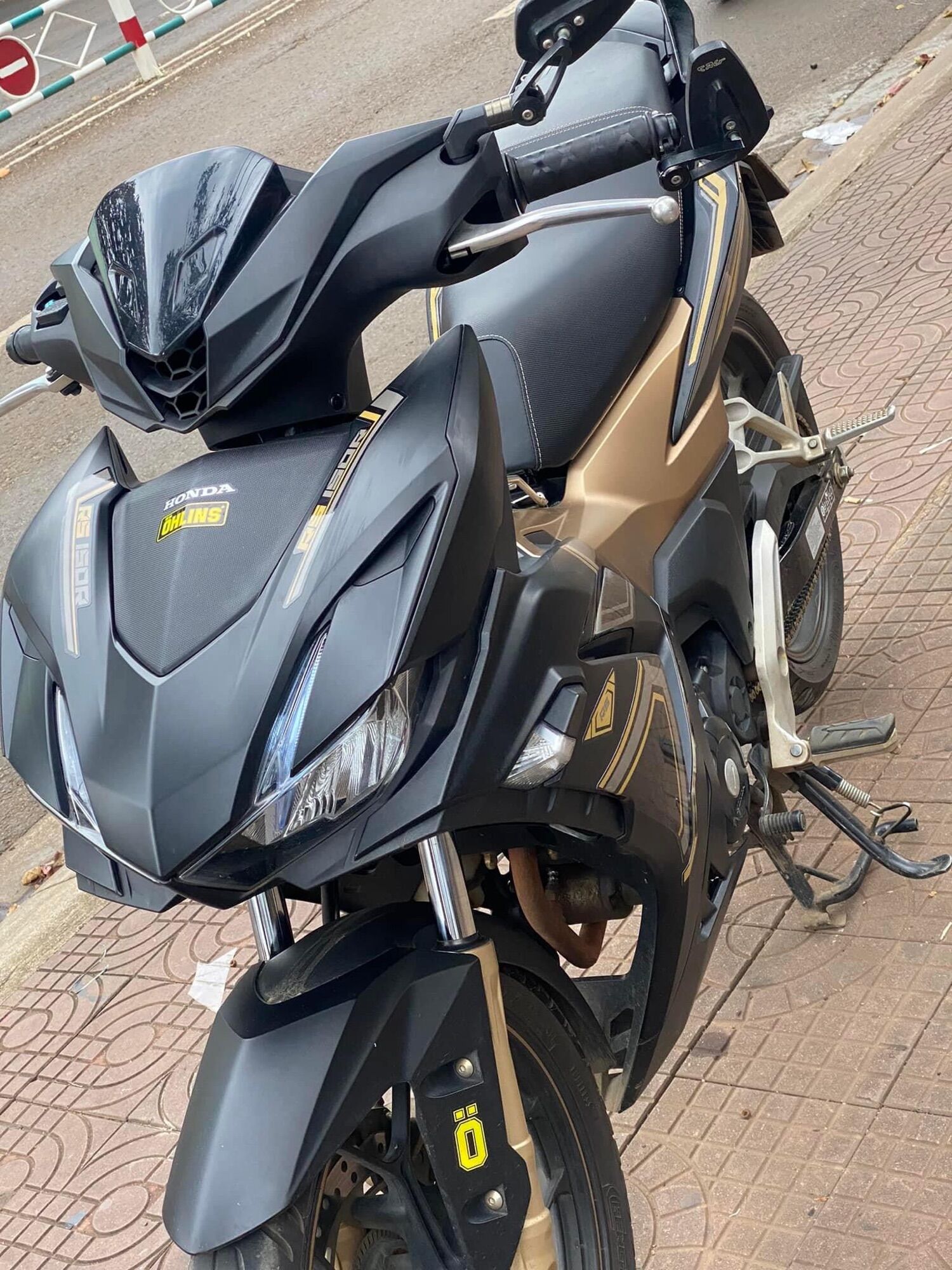 tem rời winner v3 đen
