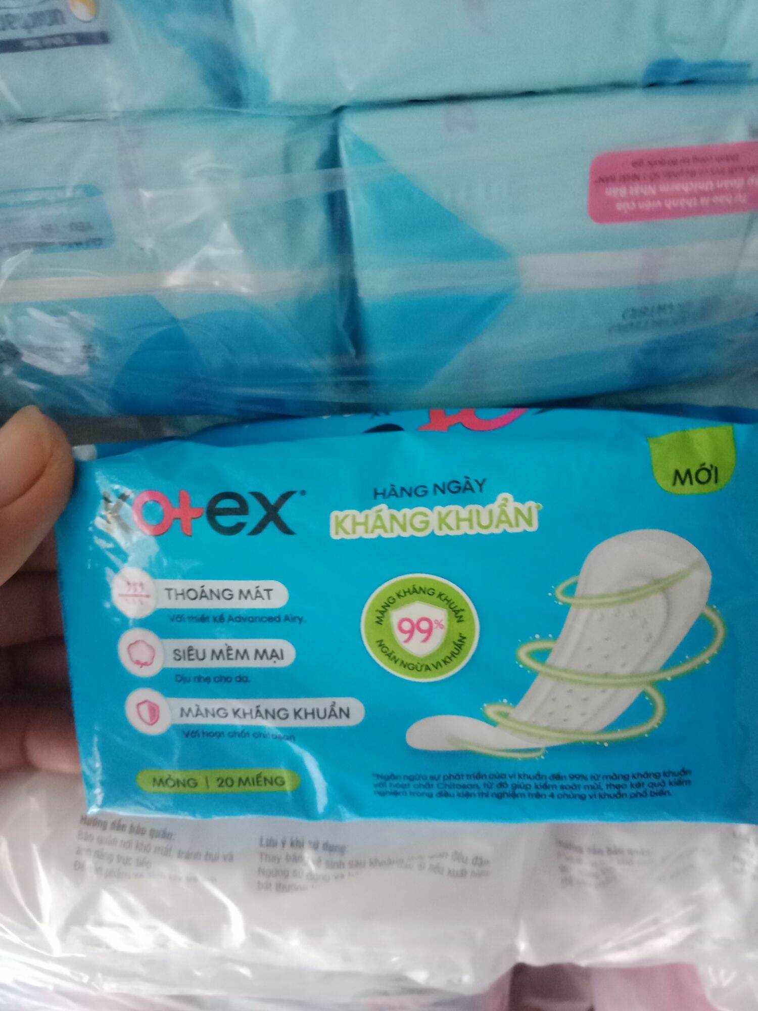 Combo 8 gói bvs hàng ngày kotex 20 miếng