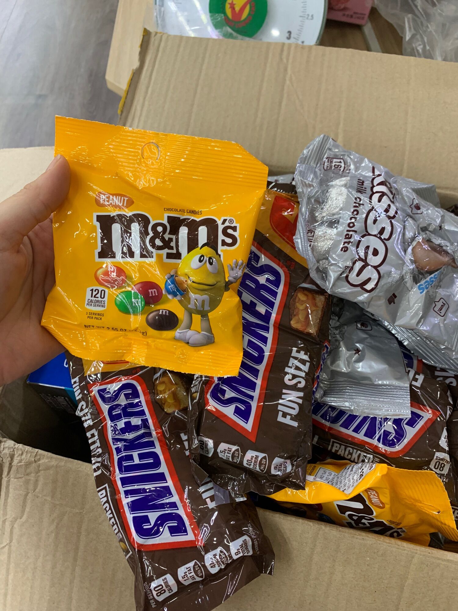 Sô-cô-la Mỹ Gói Mini Kisses - snickers - M&M ( Hàng Xách Tay)