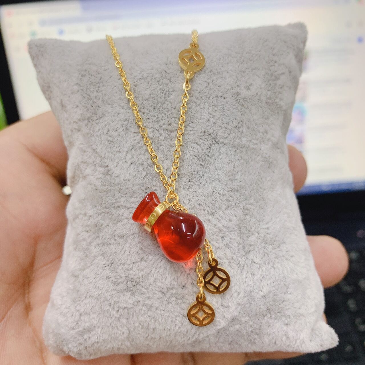 DÂY CHUYỀN TITAN MÀU VÀNG HỒ LÔ ĐỎ