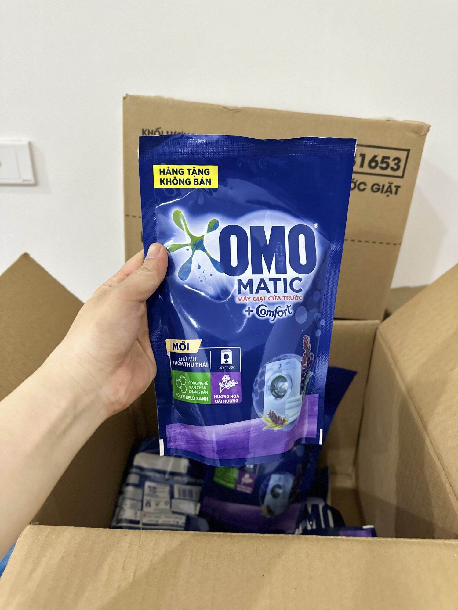 Nước giặt Omo Matic hương Comfort