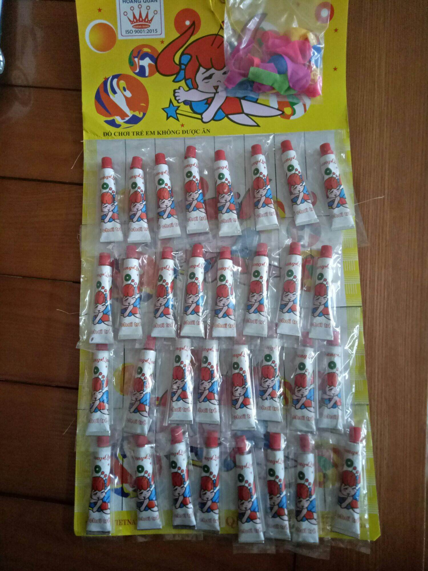 1 ống nhỏ thổi bong bóng