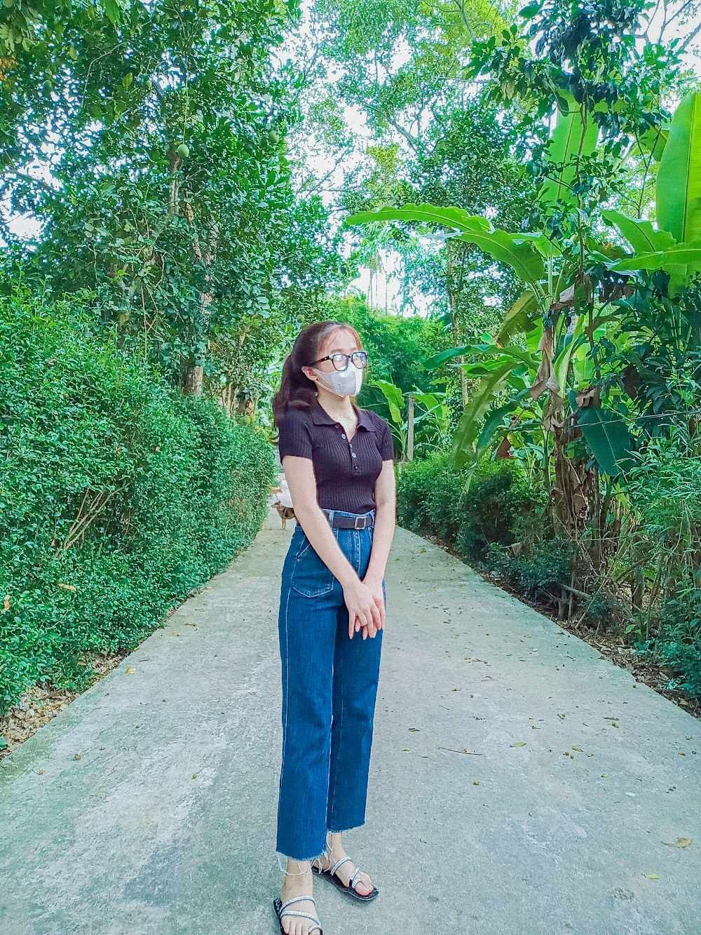 Áo cộc tay cổ bẻ cài cúc ngực