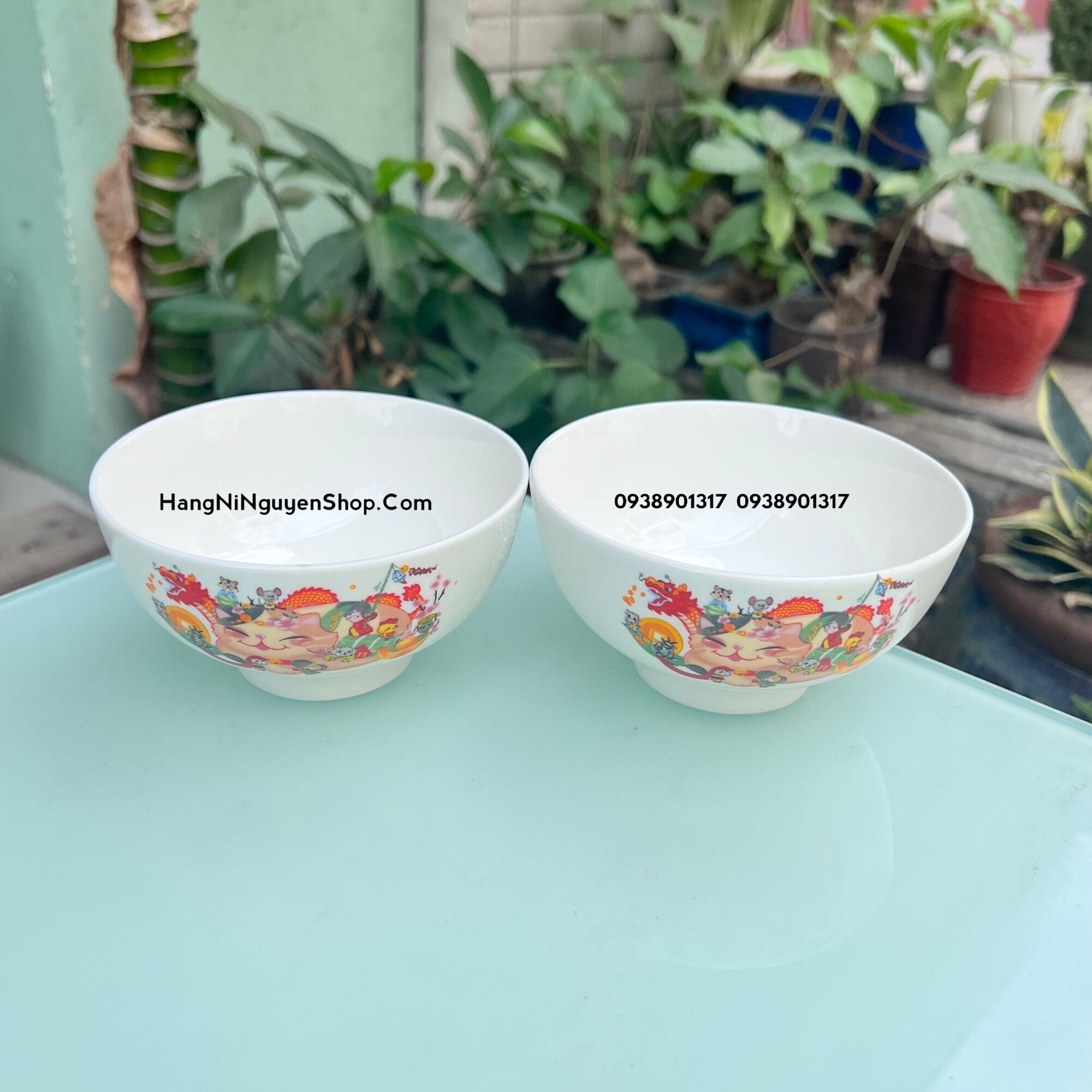 Hộp 2 cái chén sứ hoa văn