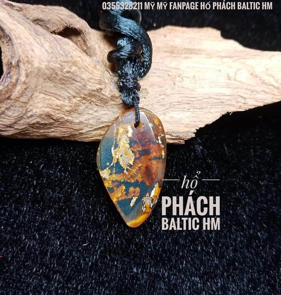 Hổ phách dominican ánh xanh dương