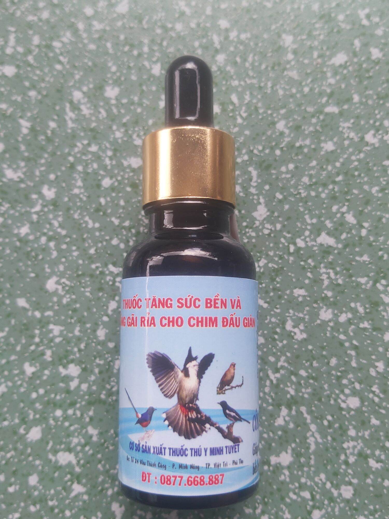 THUỐC TĂNG SỨC BỀN VÀ CHỐNG GÃI RỈA CHO CHIM ĐẤU GIÀN.(Lọ20ml).Chim ăn khỏe, hót nhiều,linh hoạt. Trong quá trình thi đấu lực đánh tốt, tăng sức bền. Hạn chế xù rũ và gãi rỉa.