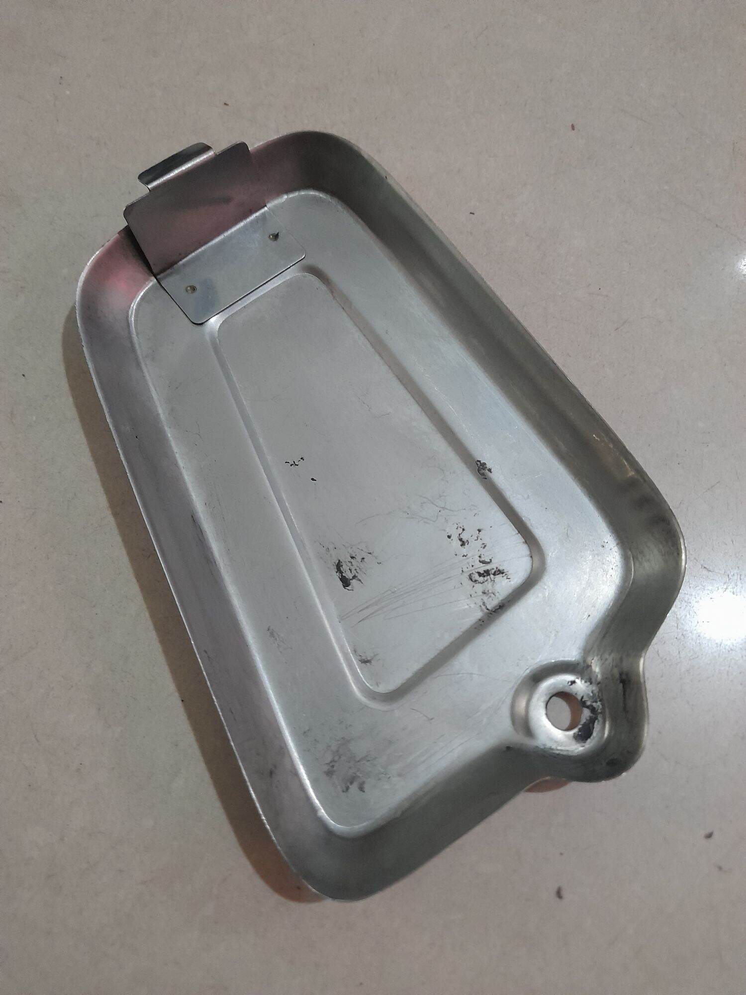 Nắp cốp inox gắn xe 67