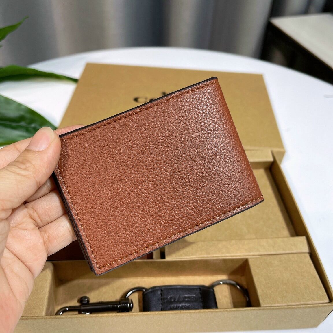 VÍ C0ACH NAM da bò thật chuẩn xịn xò