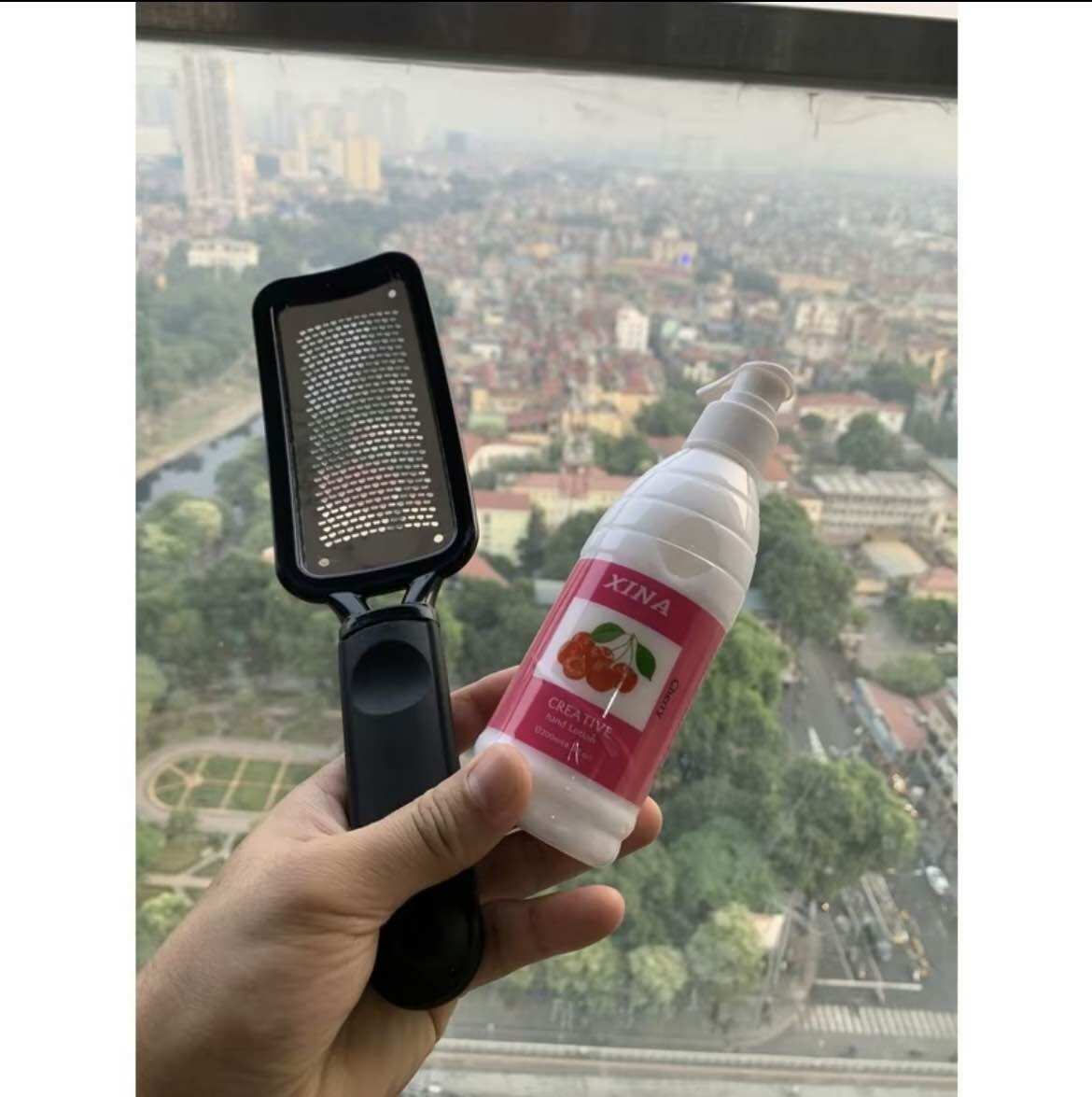Combo bàn chà gót chân sắt+ kèm mềm gót XINA200ml