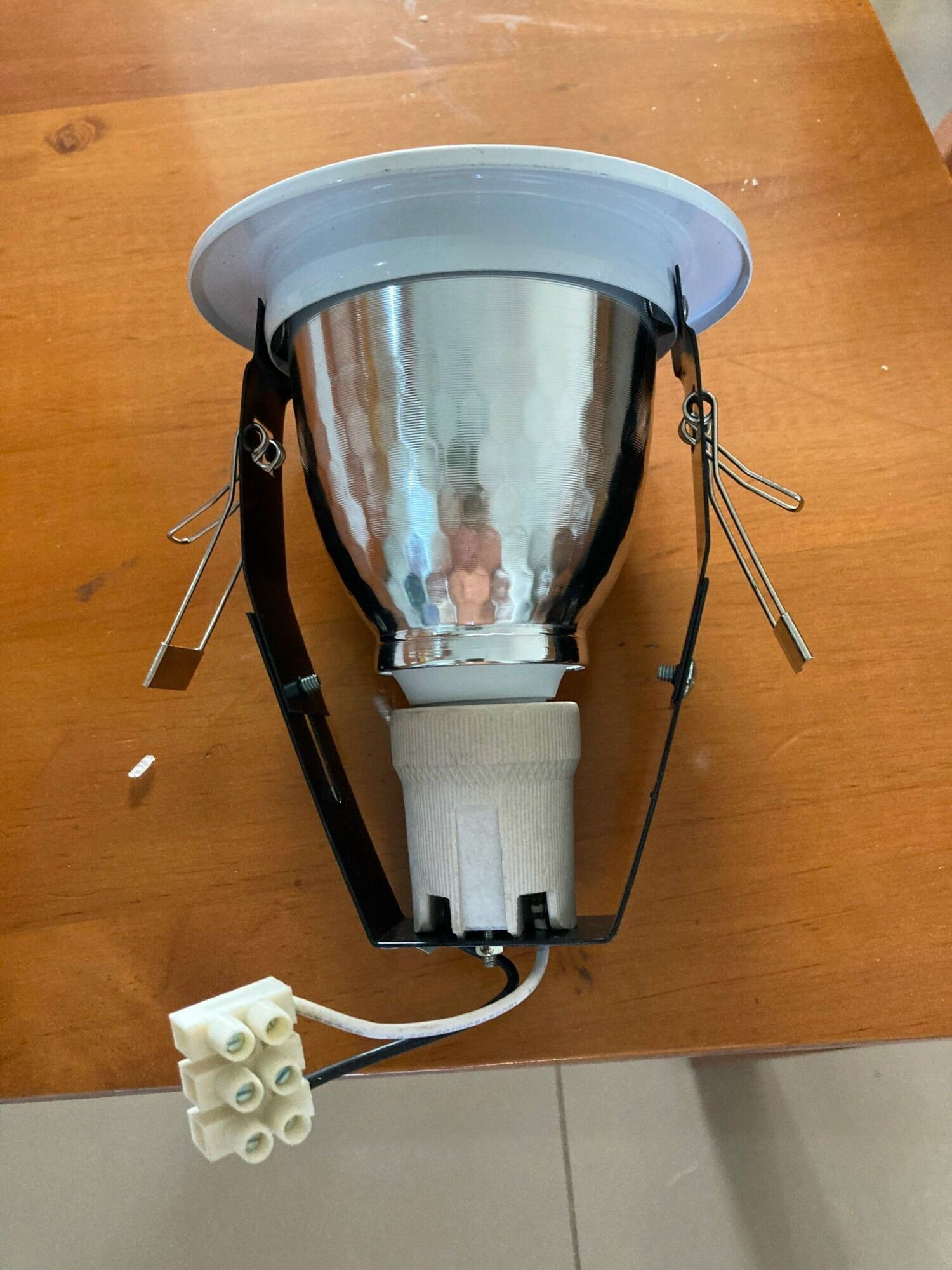 Bộ lon đèn compact paragon 3.5in ( không bóng ).