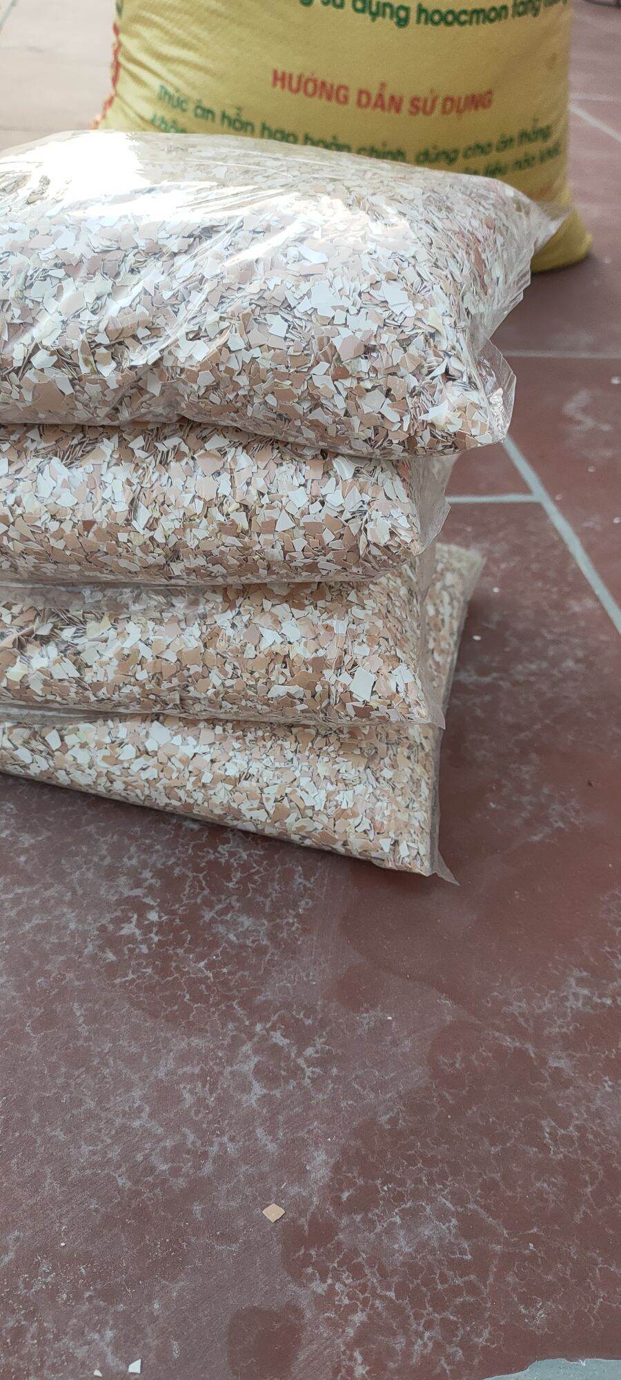 Vỏ trứng gà nghiền nhỏ . 1kg túi