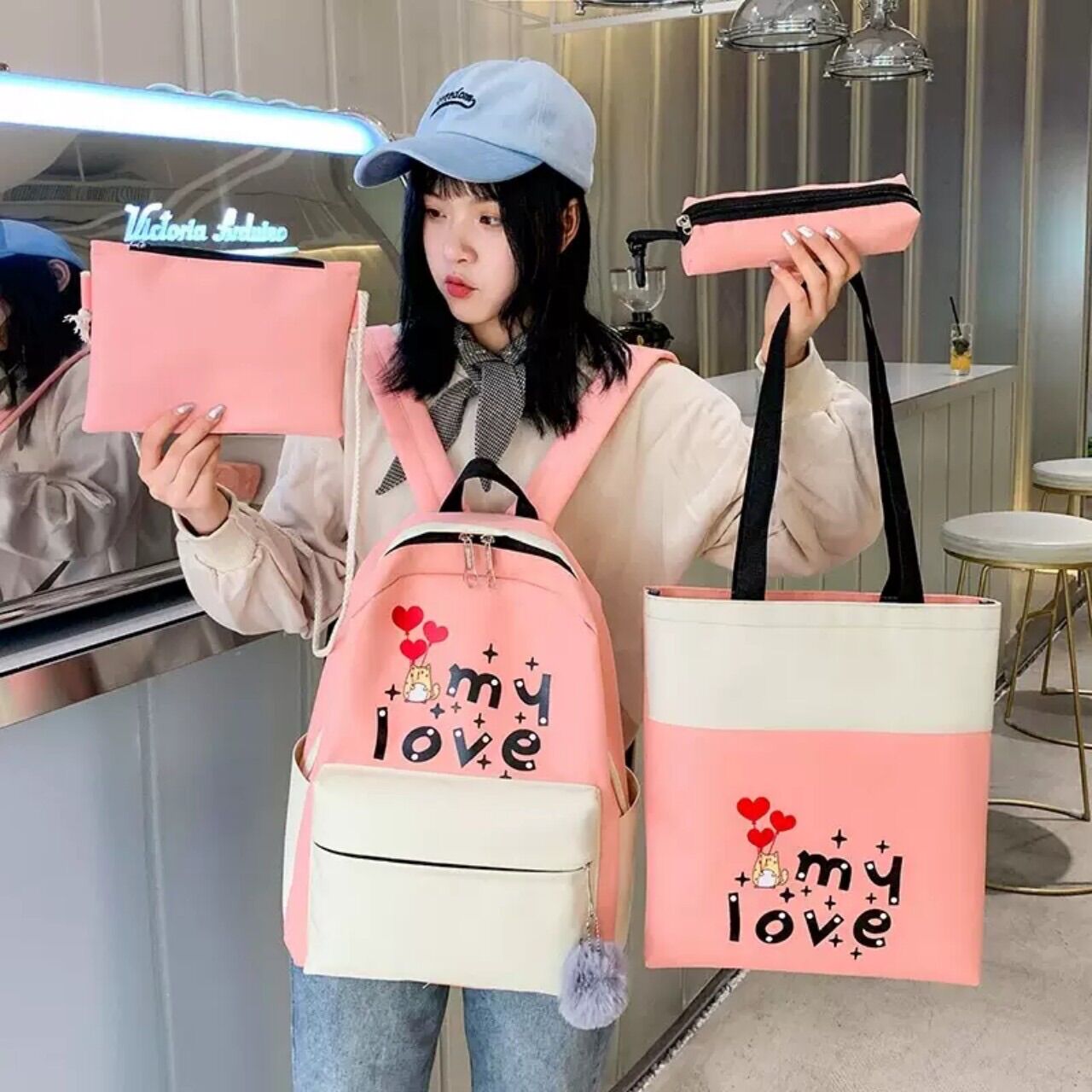 [HCM](GIÁ SỈ) SÉT GỒM 4 MÓN ĐI HỌC ĐI CHƠI Y HÌNH  IN MÀU SẮC NÉT  KÍCH THƯỚC LỚN SÉT MY LOVE