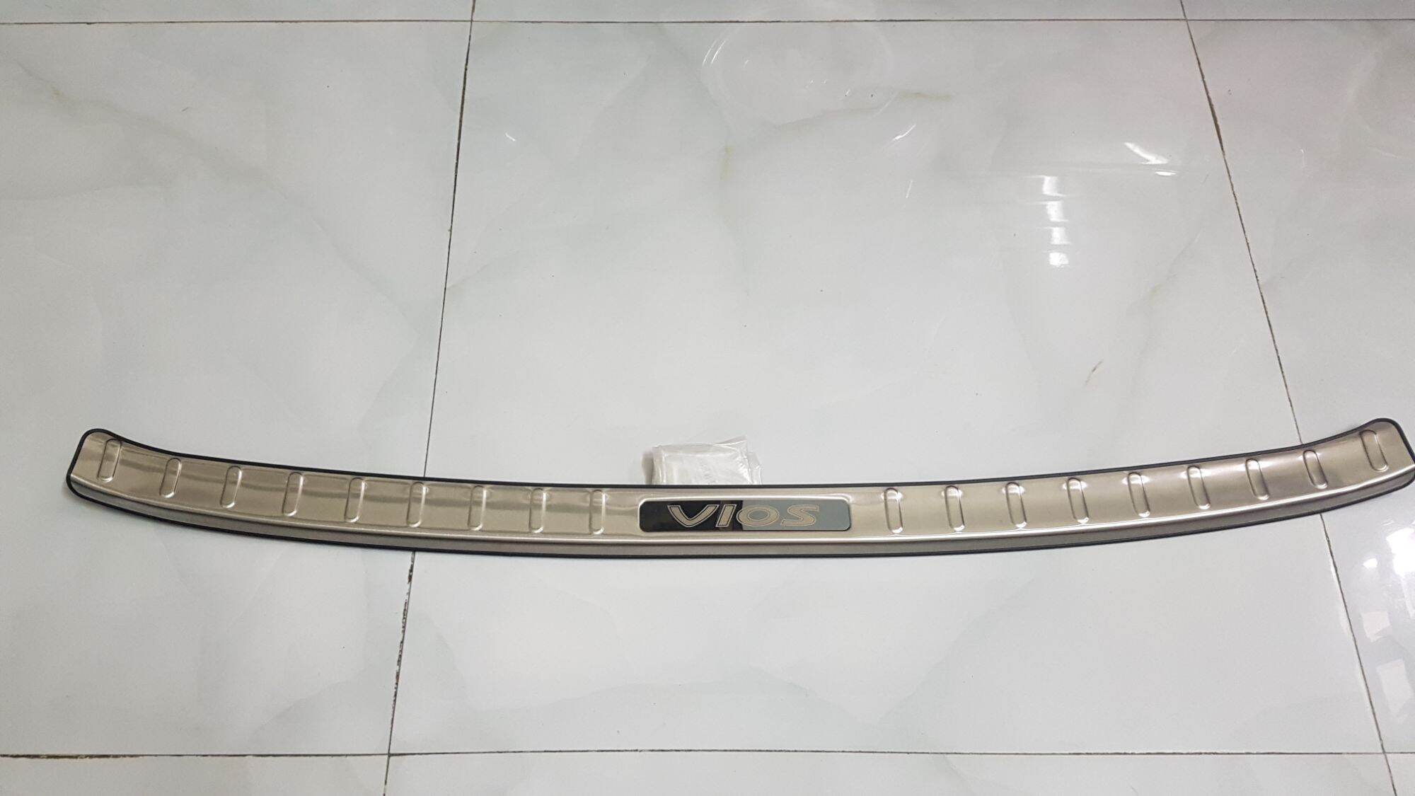 Nẹp chống trầy cốp sau phía ngoài vios 2016-2020