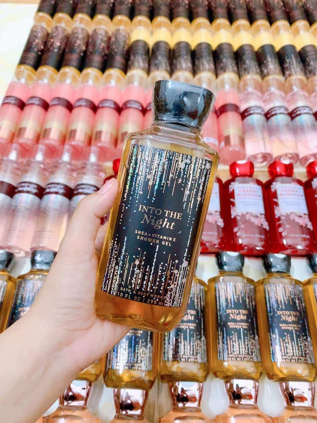 Sữa tắm Bath Body Work Into Night 295ml