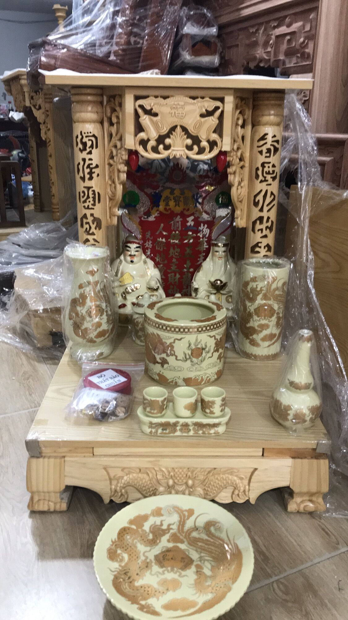 Bàn thờ thần tài ông địa mái bằng đủ kích thước