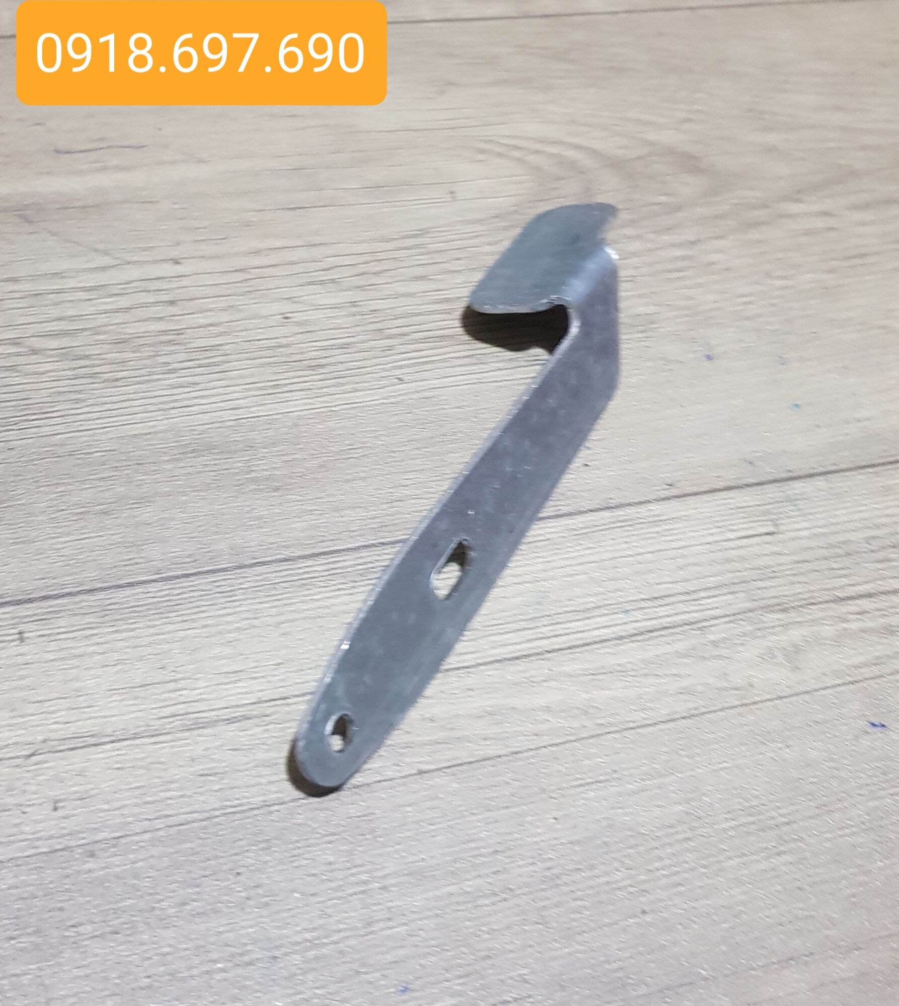 Tay gạt cửa chớp lá sách kính