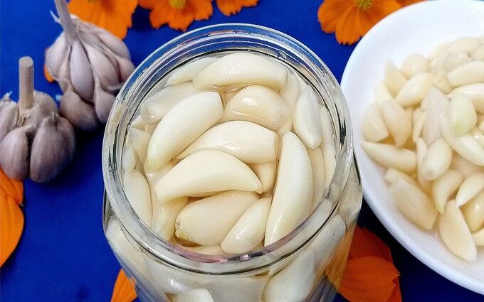 Tỏi Ngâm tỏi ớt chua ngọt hũ 500g