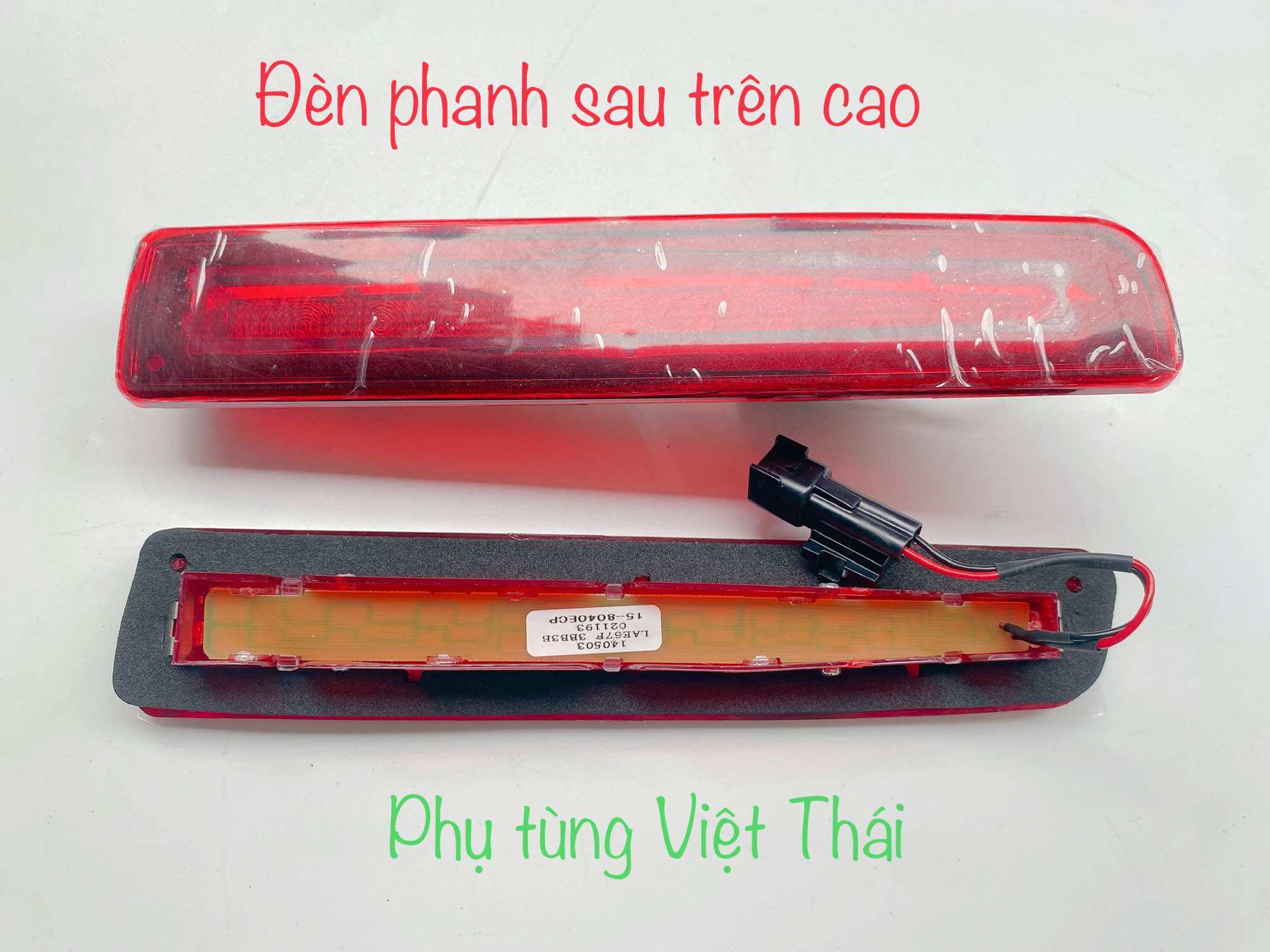 Đèn phanh LED trên cao cửa hậu ford Transit bên lái