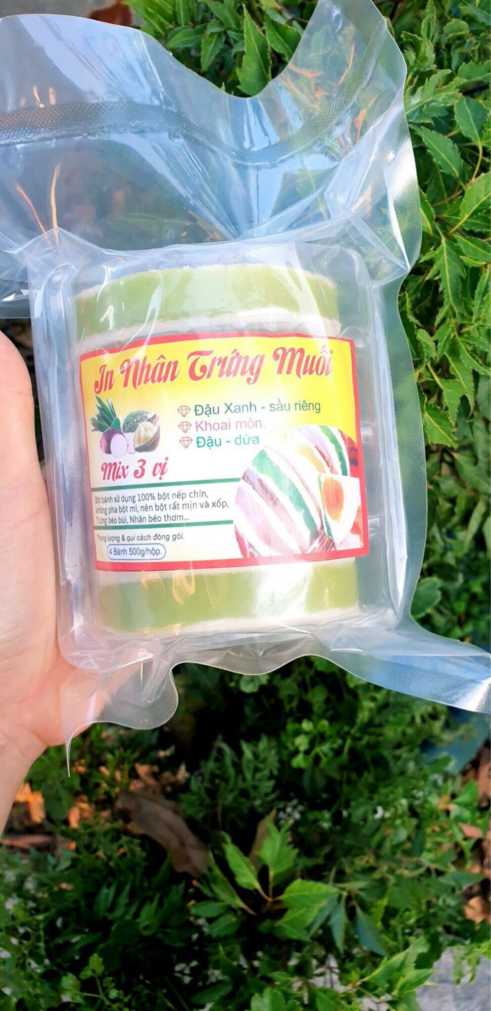 Bánh in trứng muối mix 3 nhân