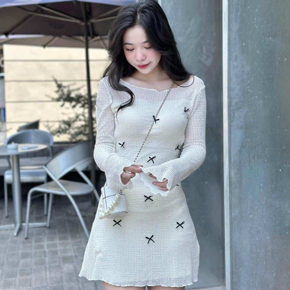 Đầm Chữ A Tay Loe Dài Vải Lưới Đính Nơ Kèm Lót