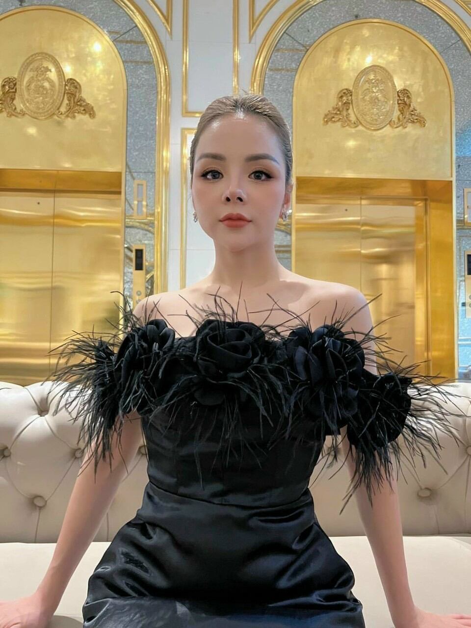 Đầm soắn hoa đính lông