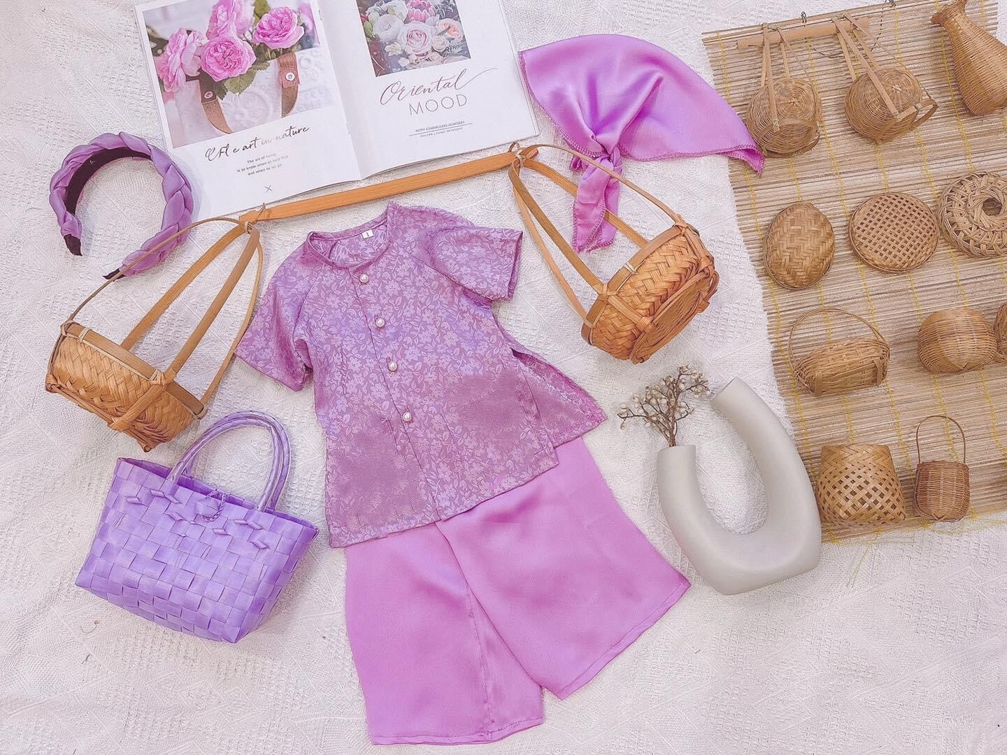 Bộ quần áo bà ba gấm kèm khăn lụa satin cho bé gái
