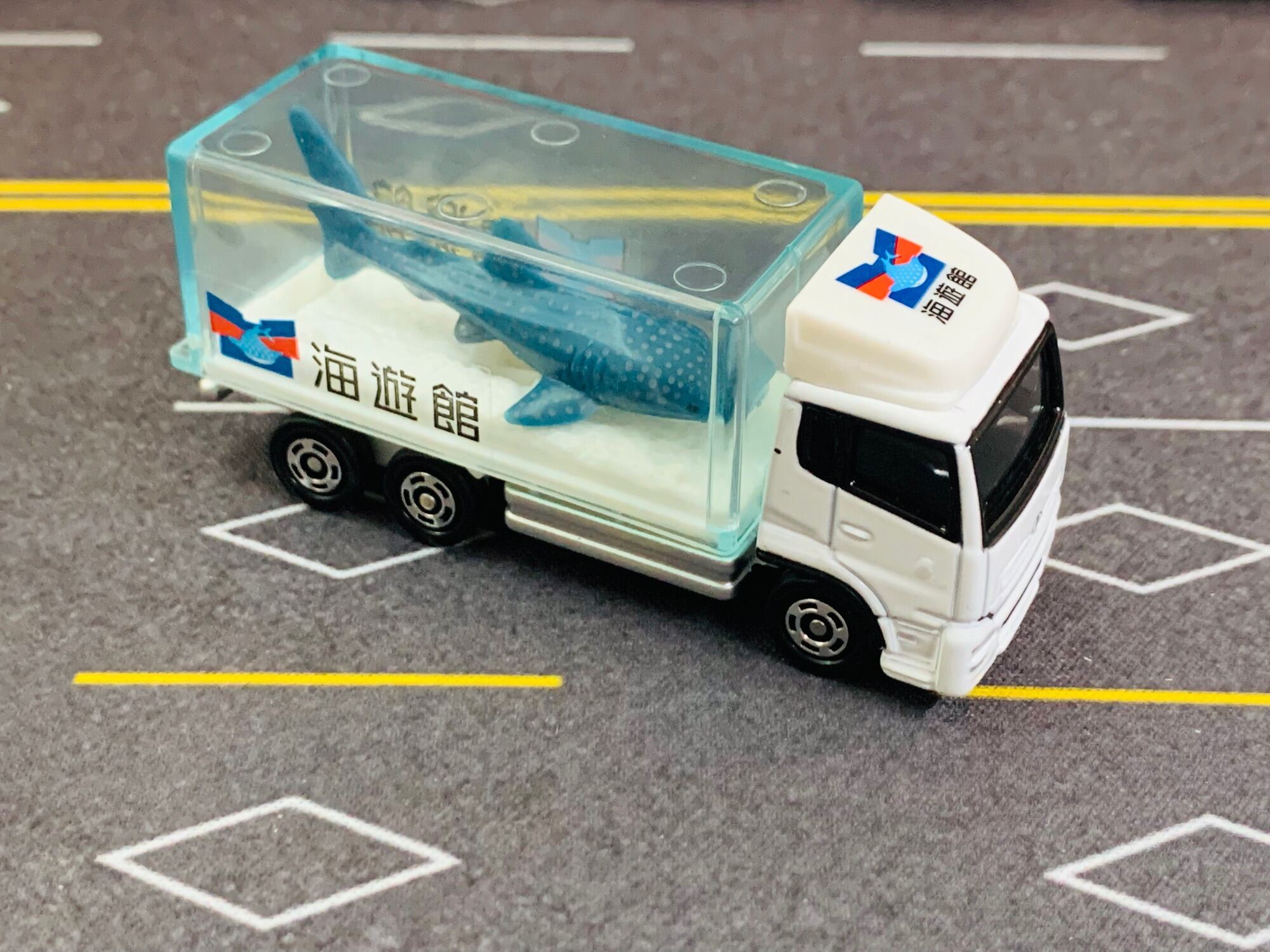 Hobby Store xe mô hình Tomica Hino Aquarium Truck