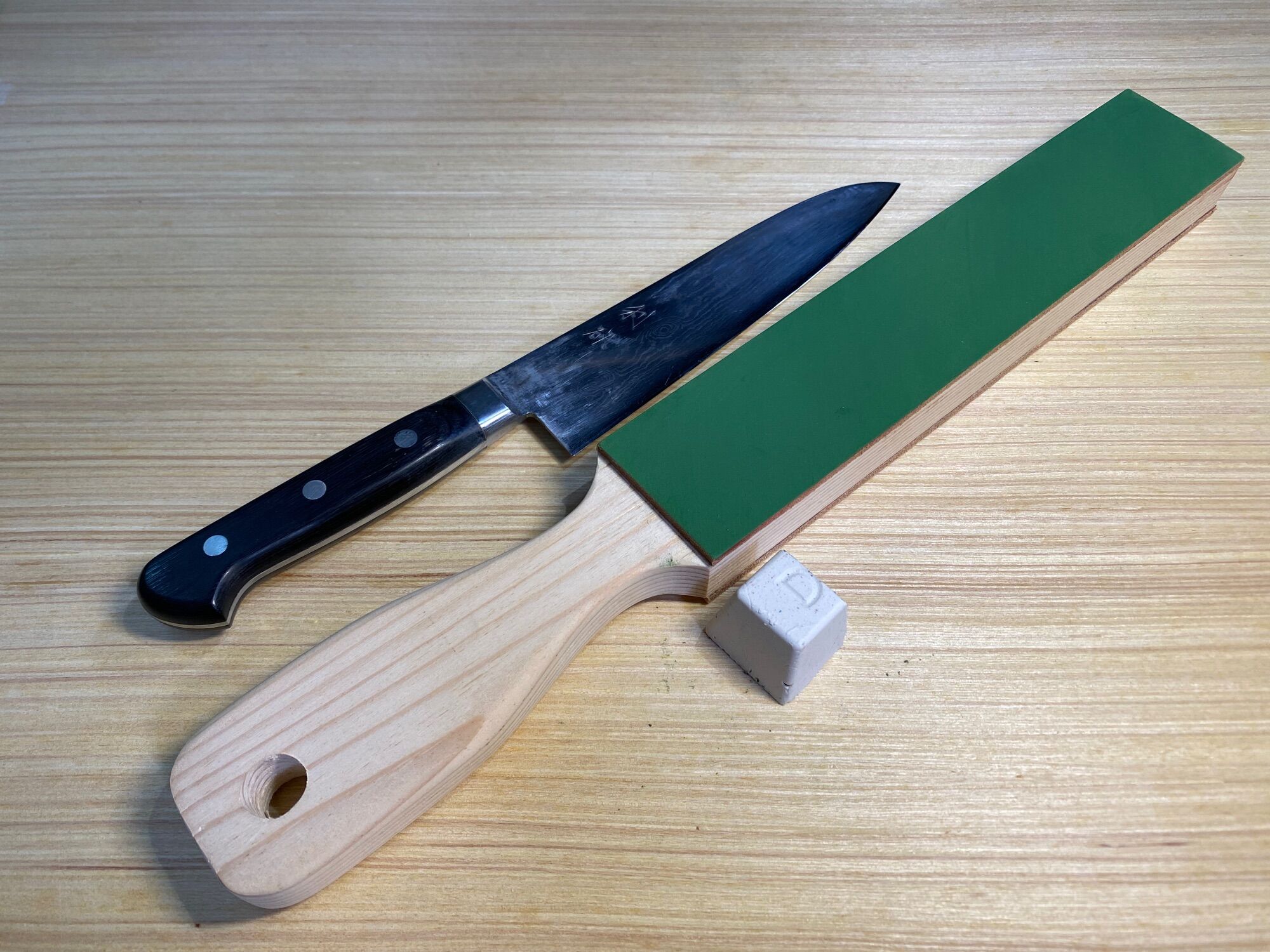 A Cây liếc dao 2 mặt da Veg - dụng cụ mài, đánh bóng dao