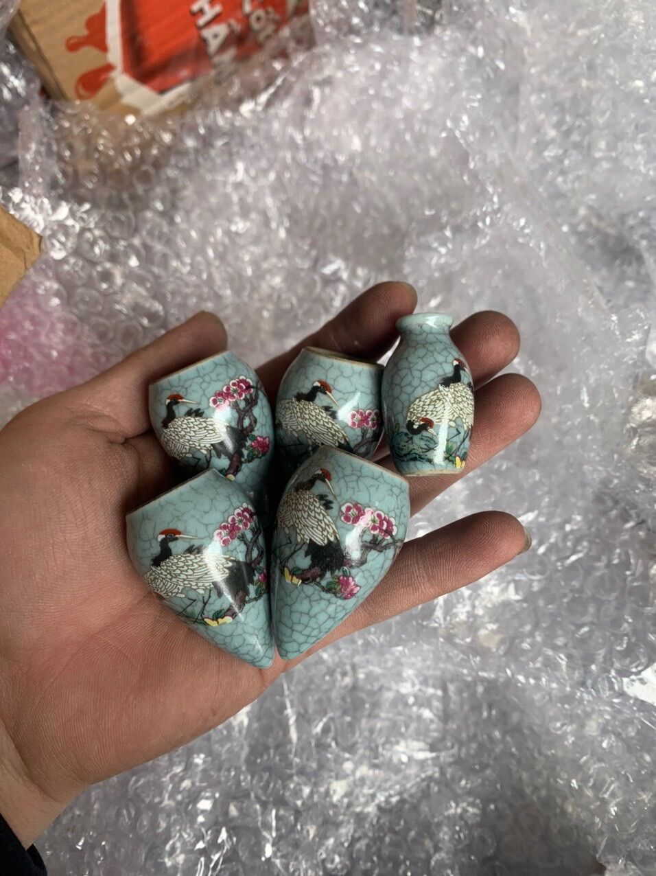 Cóng khuyên men rạn kèm tai tàu