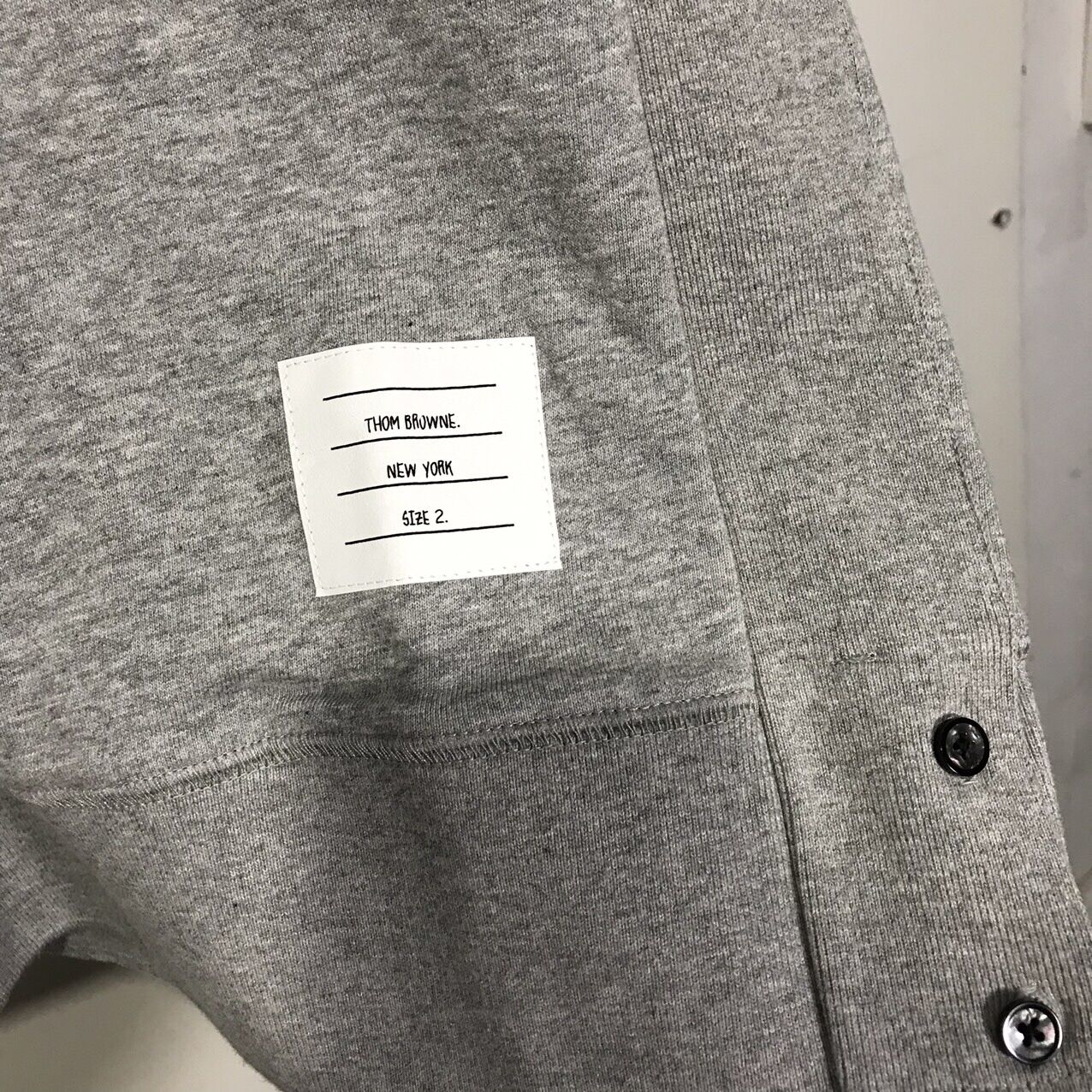 Sweater Thom Browné 4-Bar Xám