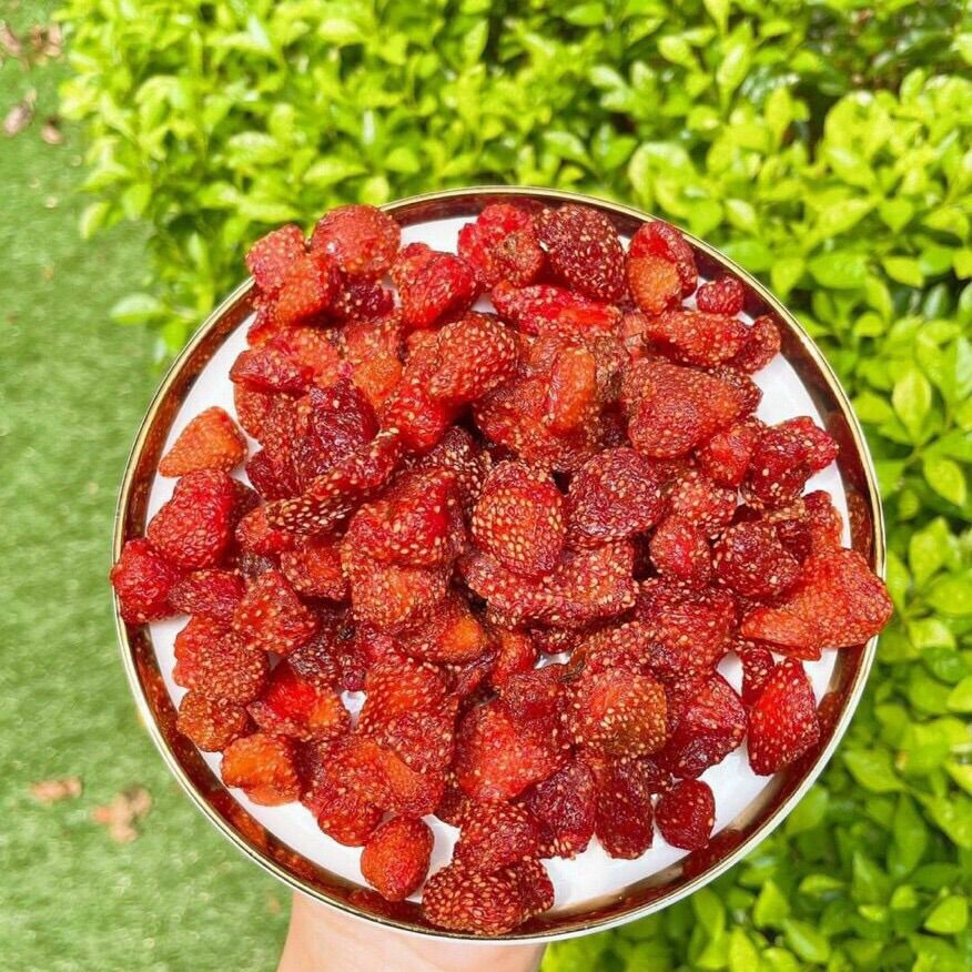 Dâu tây sấy dẻo ngon quên Sầu