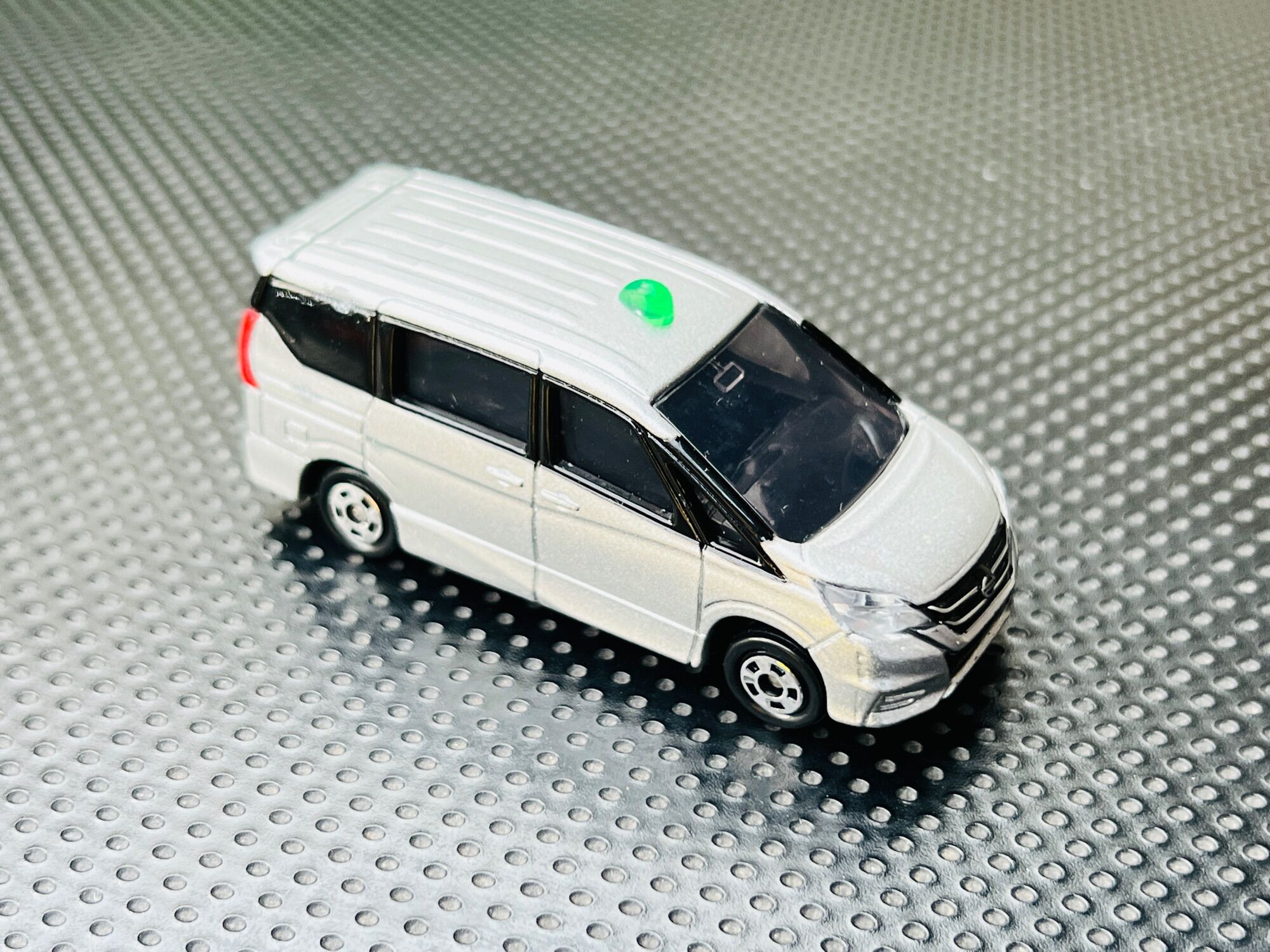 Hobby Store xe mô hình Tomica Nissan Serena TL01