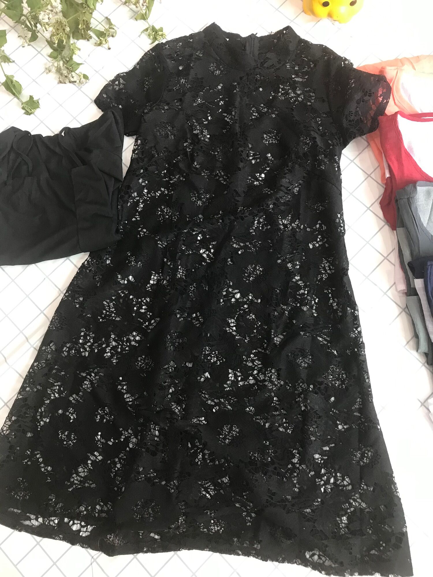 Đầm Đen 2 Lớp Phối Ren - Thanh Lịch & Quyến Rũ size M