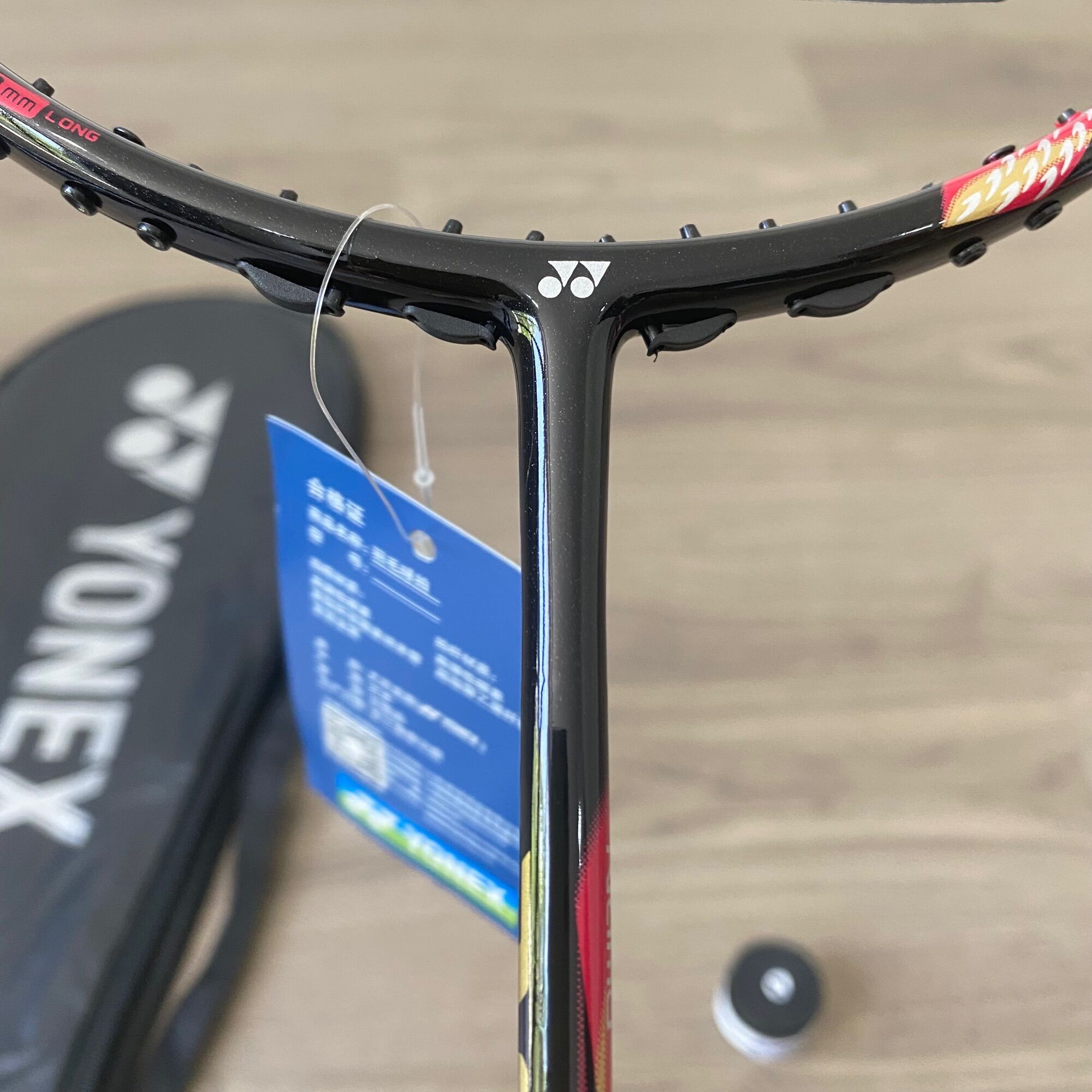 Vợt cầu lông yonex khung cacbon siêu hot (khuyến mãi căng dây và cuốn cán)