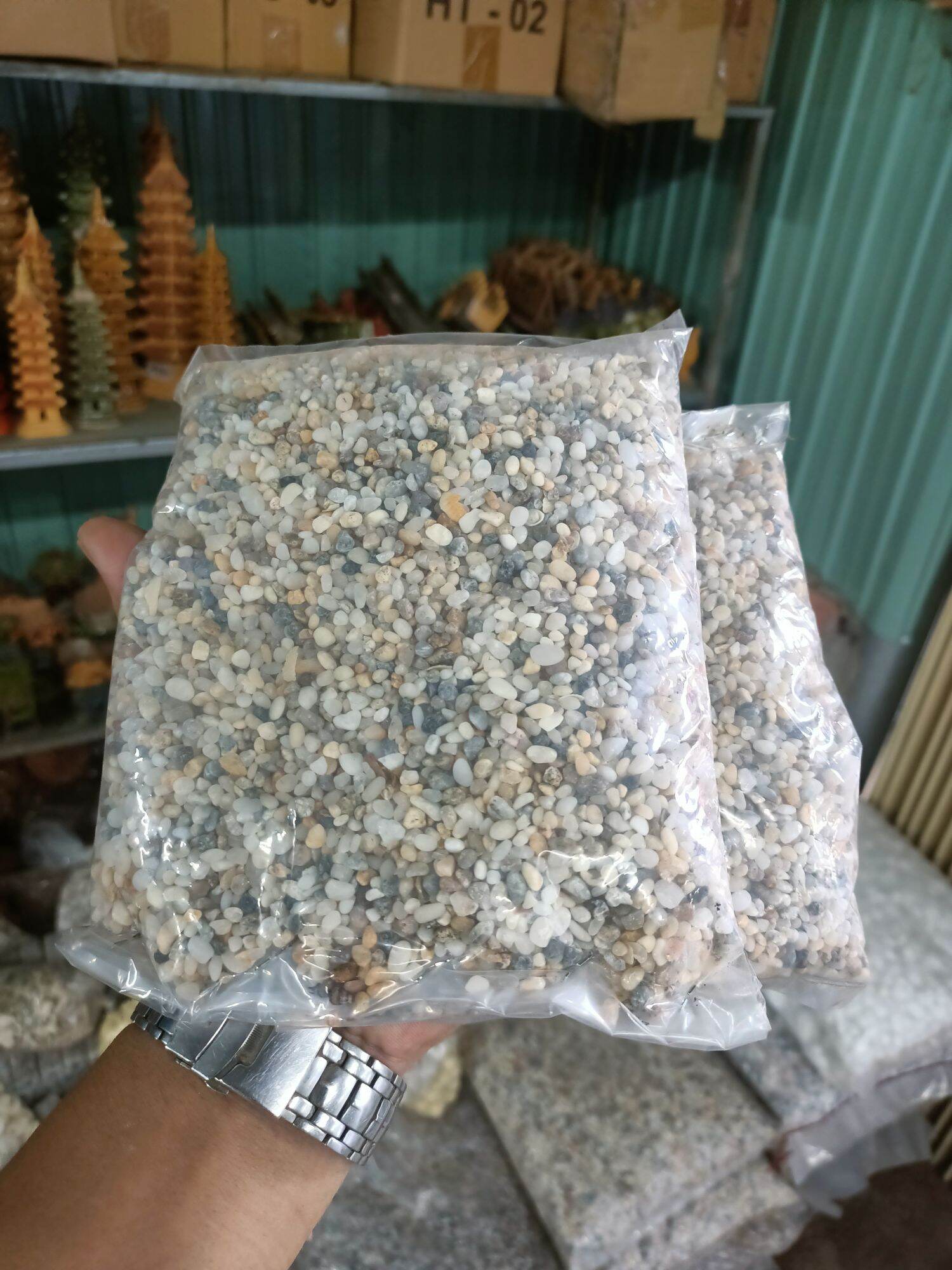 Sỏi suối trang trí hồ cá , sỏi màu trải nền trang trí hồ cá