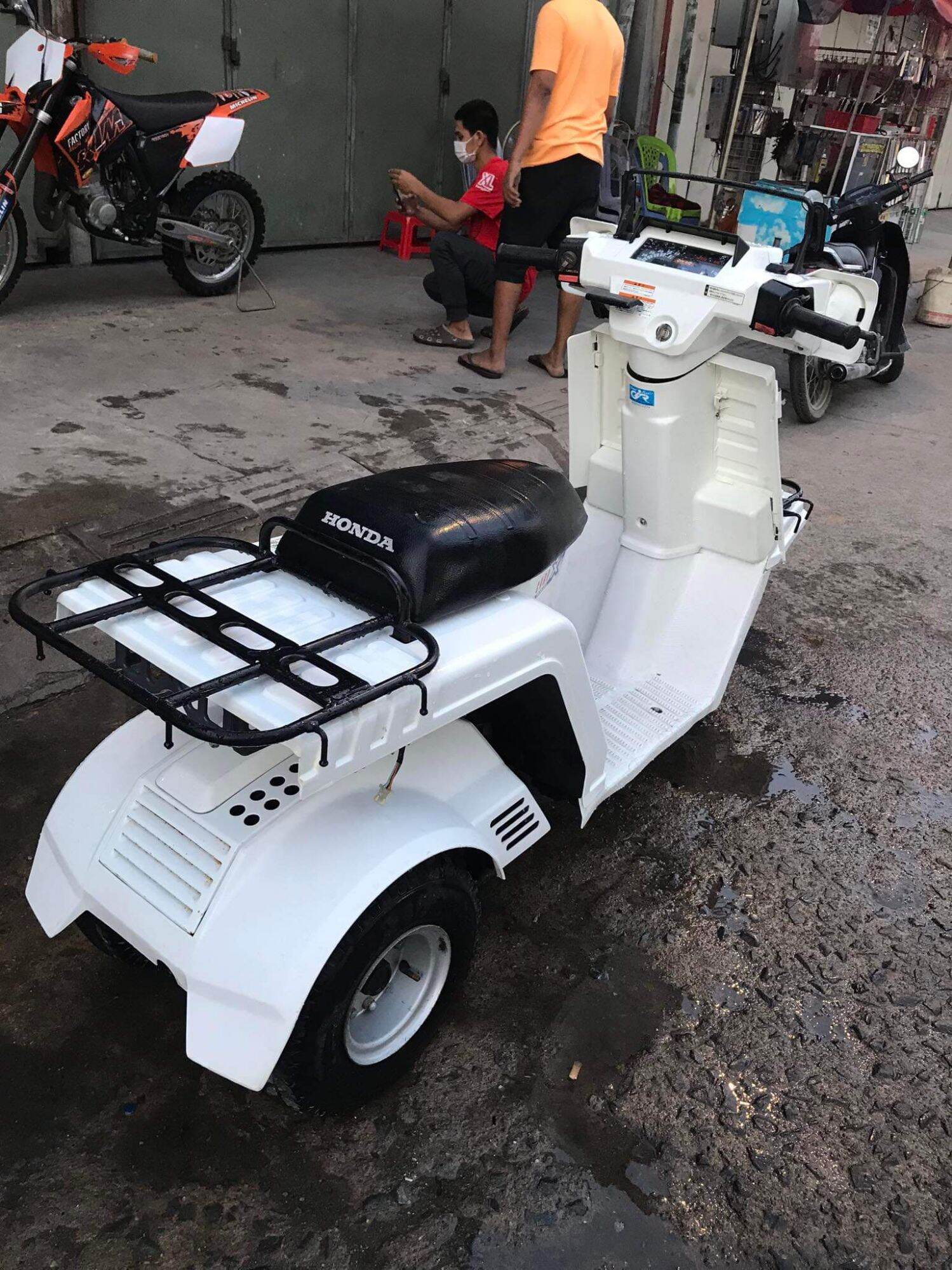 FREESHIP Xe máy 50cc 3 bánh màu trắng