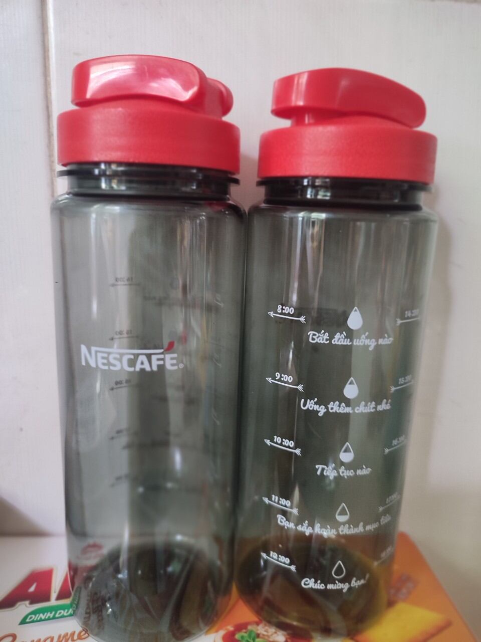 Bình nhựa lock nestcafe 700ml có vạch chia