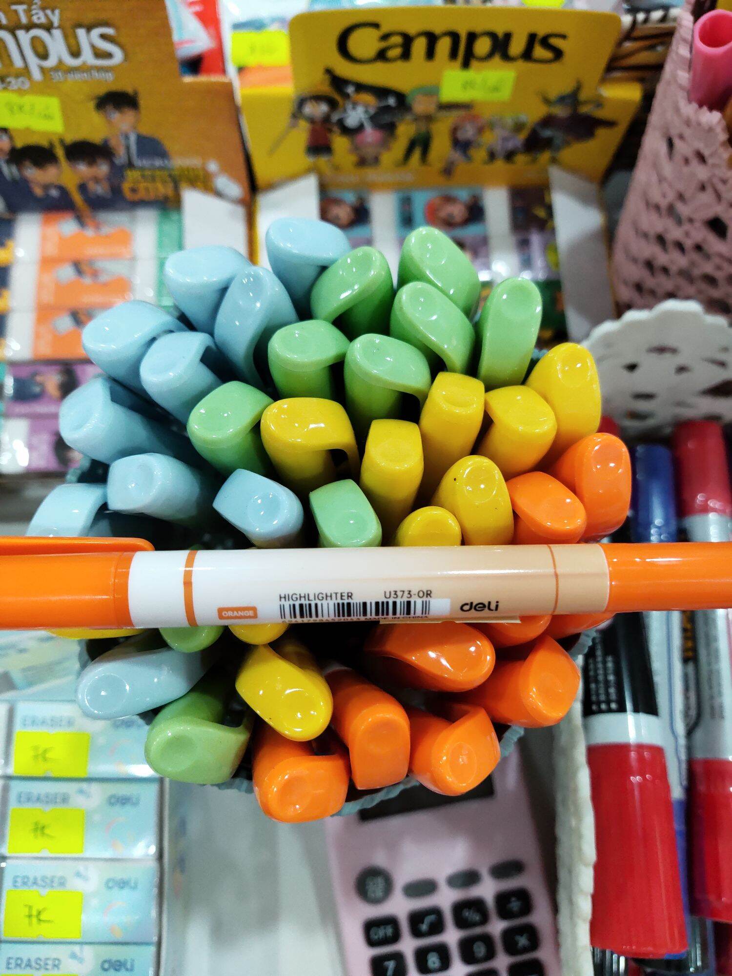 Bút highlight Deli U373 nhiều màu
