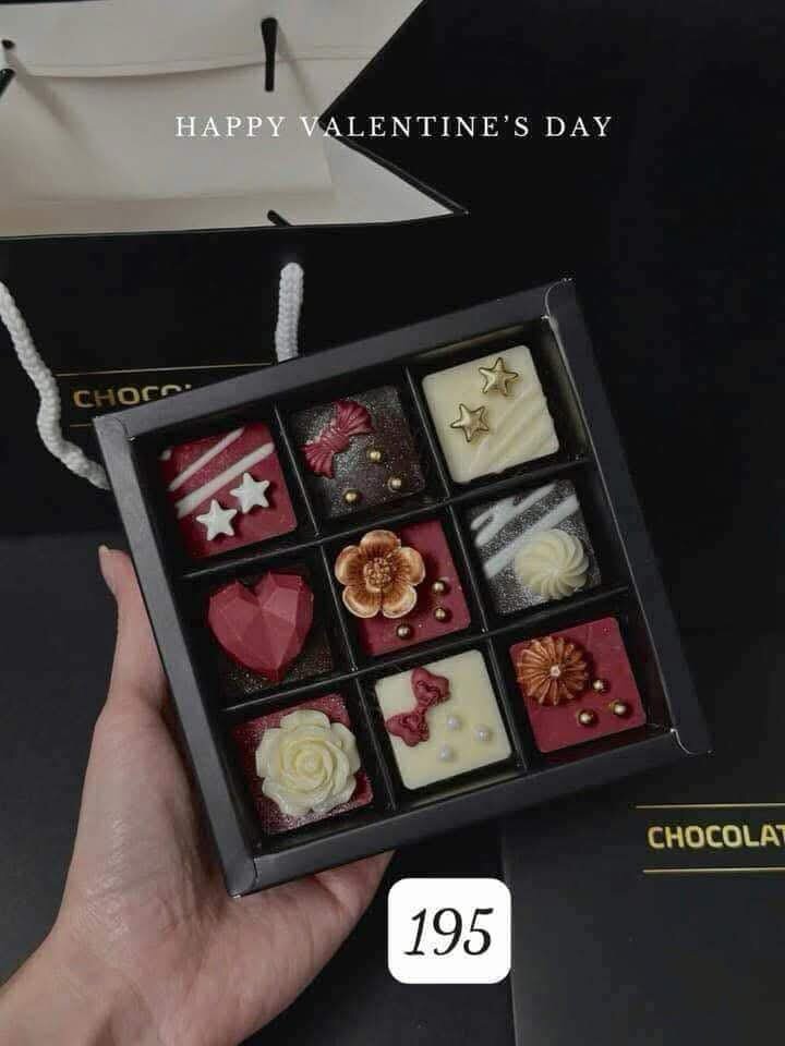 Hộp socola Valentine vuông mẫu gấu( kèm thiệp)
