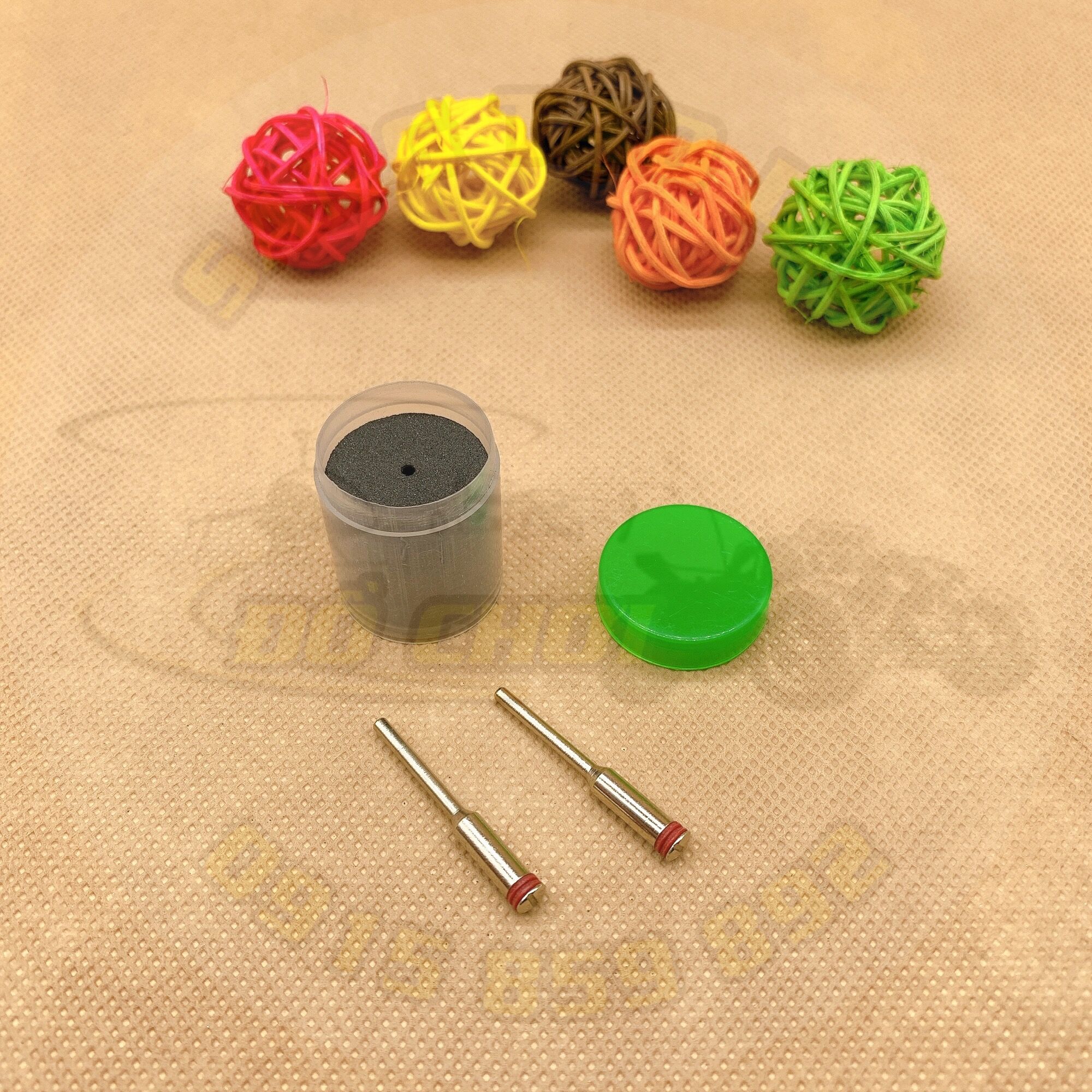 Hộp 36 đá cắt mài mini + 2 thanh trục giữ đá. Dùng cho máy khoan mài cắt cầm tay mini