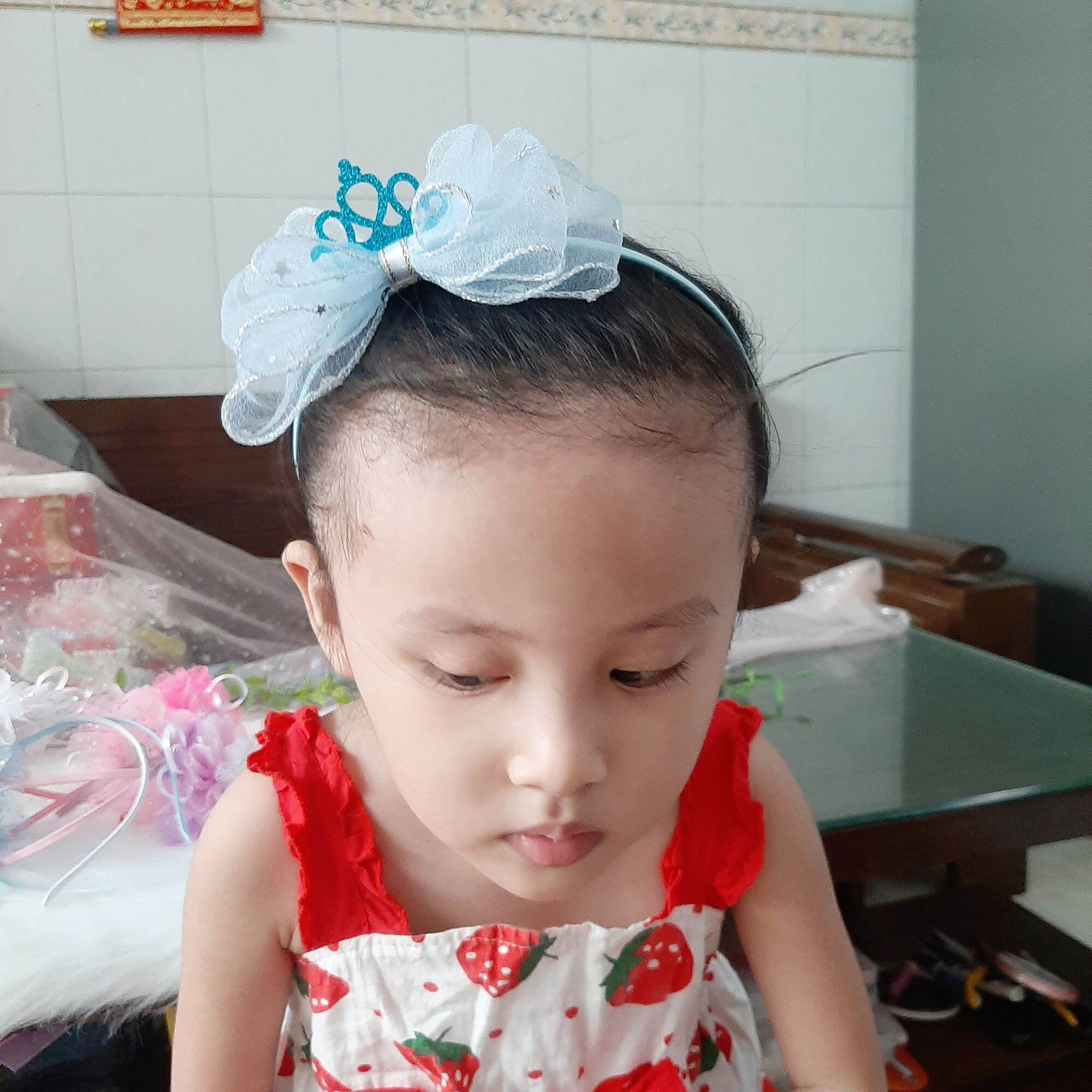 Cài tóc nơ lấp lánh đính vương miện cho bé