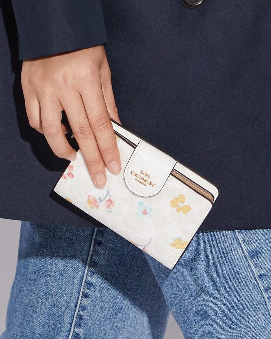VÍ C🅾️ACH 💥 Medium Corner Zip Wallet siêu sang