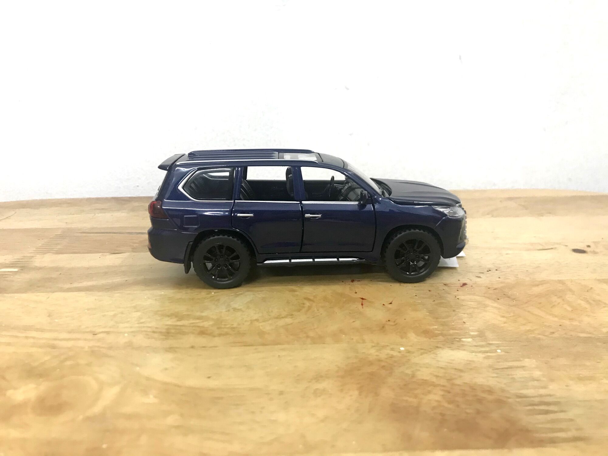Mô hình xe Lexus LX570 _ Tỷ lệ 1:32