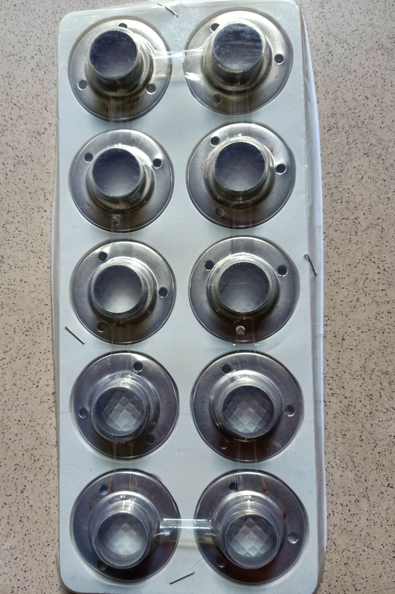 1 đôi bát chân inox thanh treo tủ quần áo, rèm D16, D19, D22