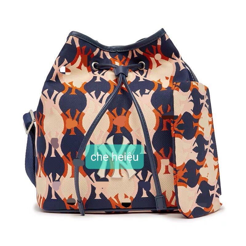 Túi xách họa tiết monogram kèm ví nhỏ xinh