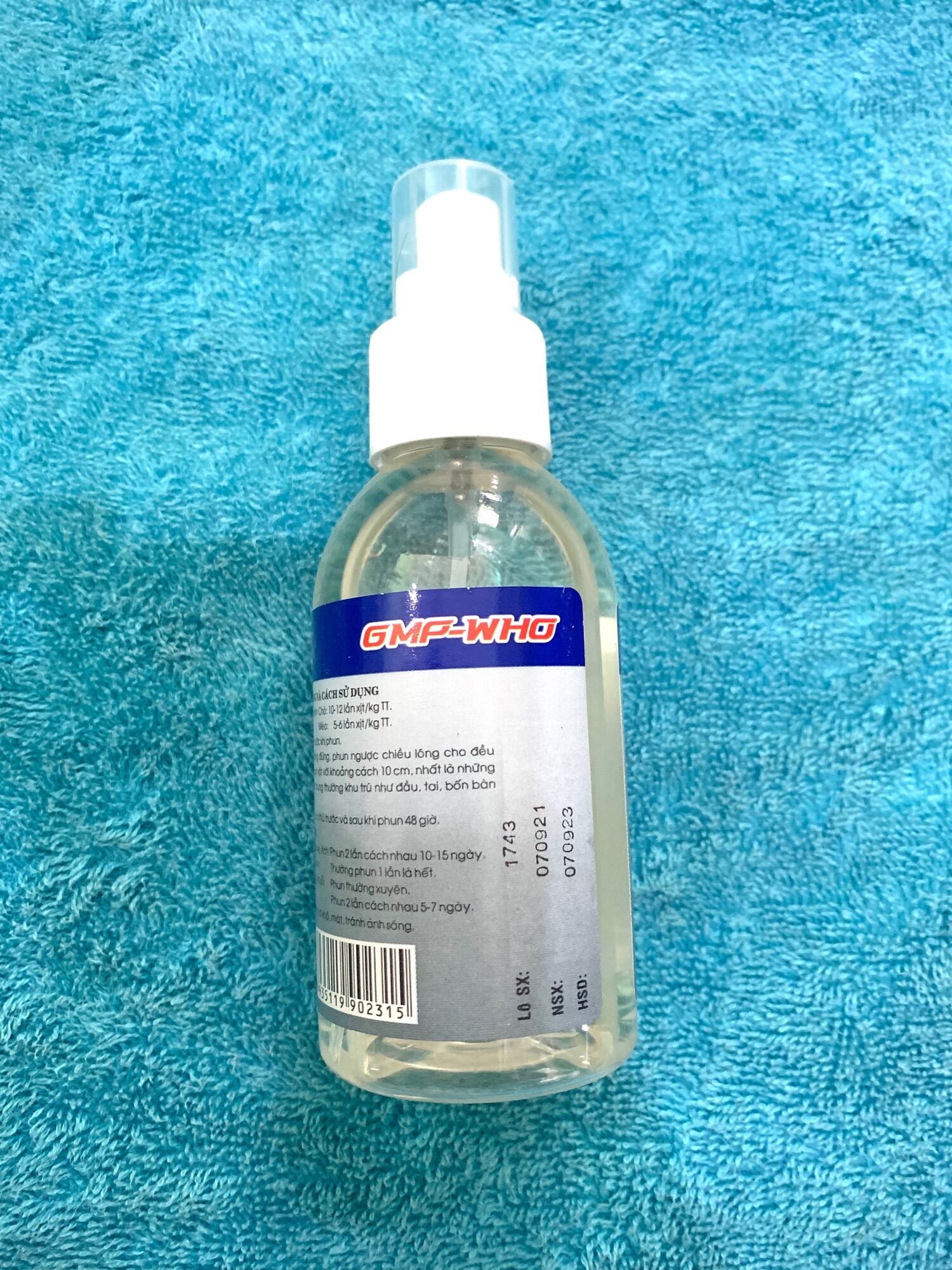 Thuốc xịt bọ chét, ve, rận chó mèo.