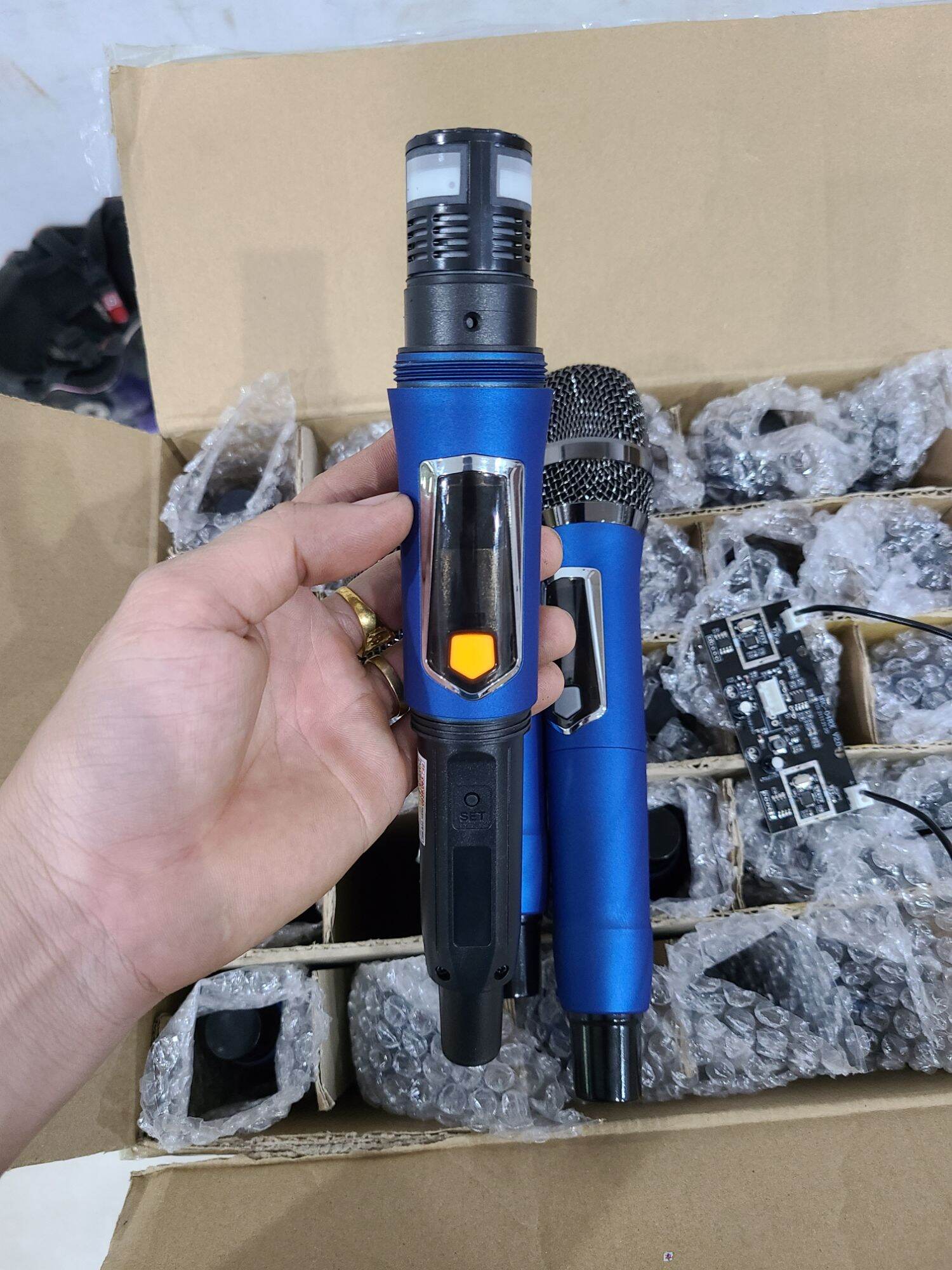 micro loa kéo uhf tay kim loại