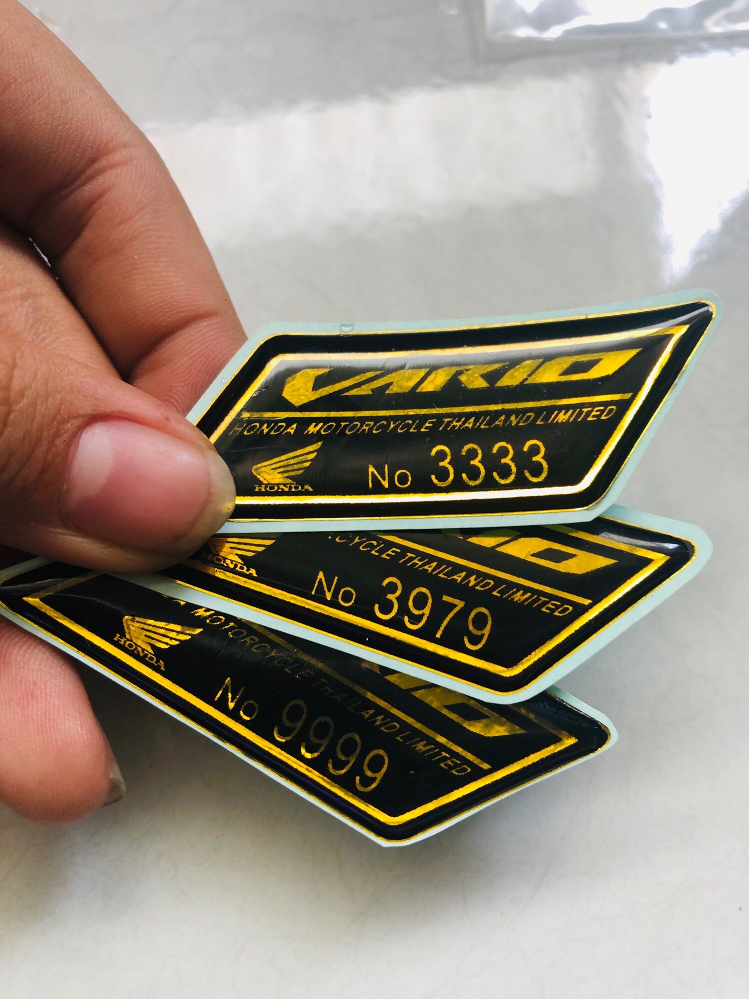 Logo Vario Giới Hạn Nổi