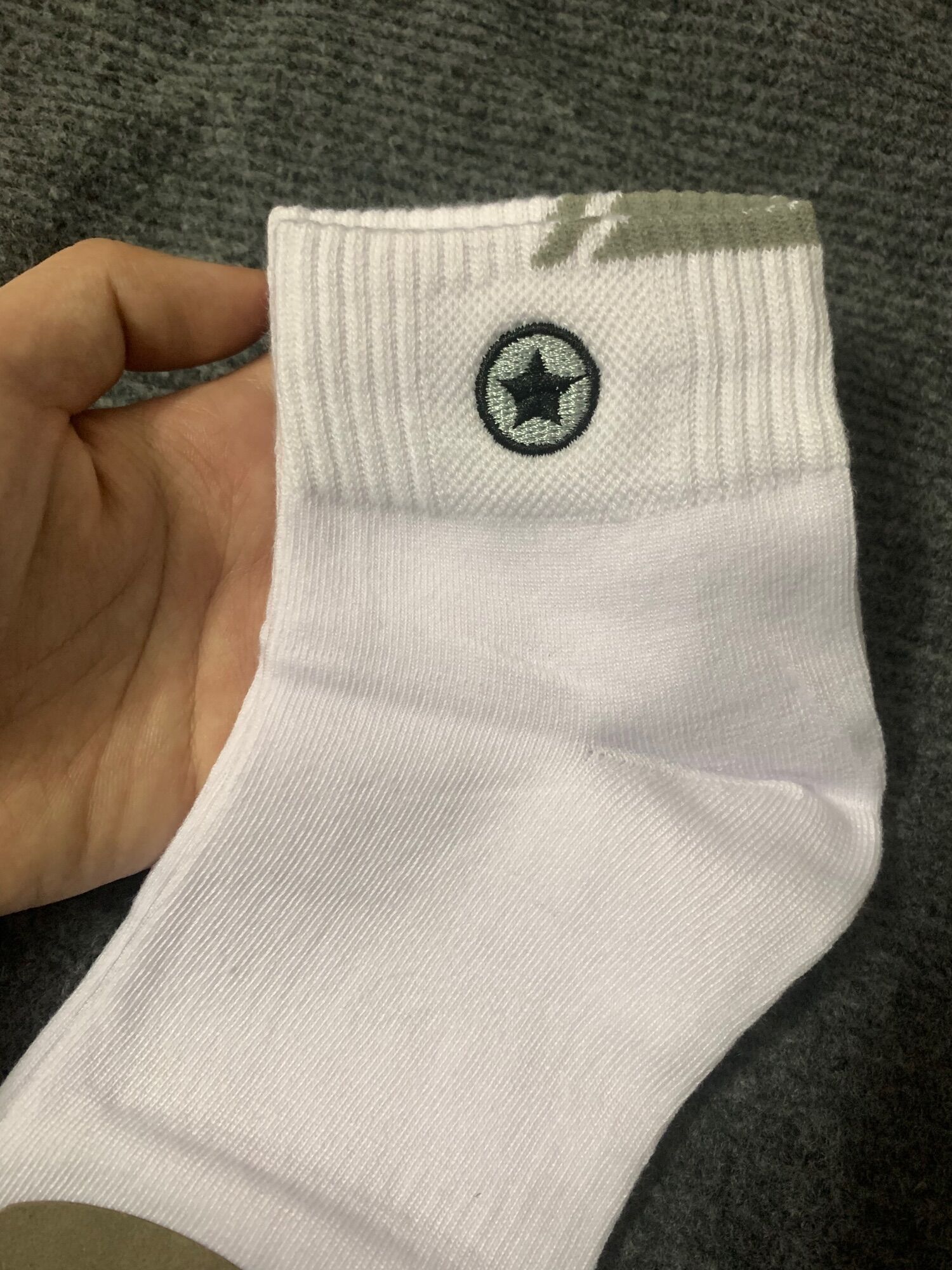 Tất nam converse cổ trung thêu hình logo