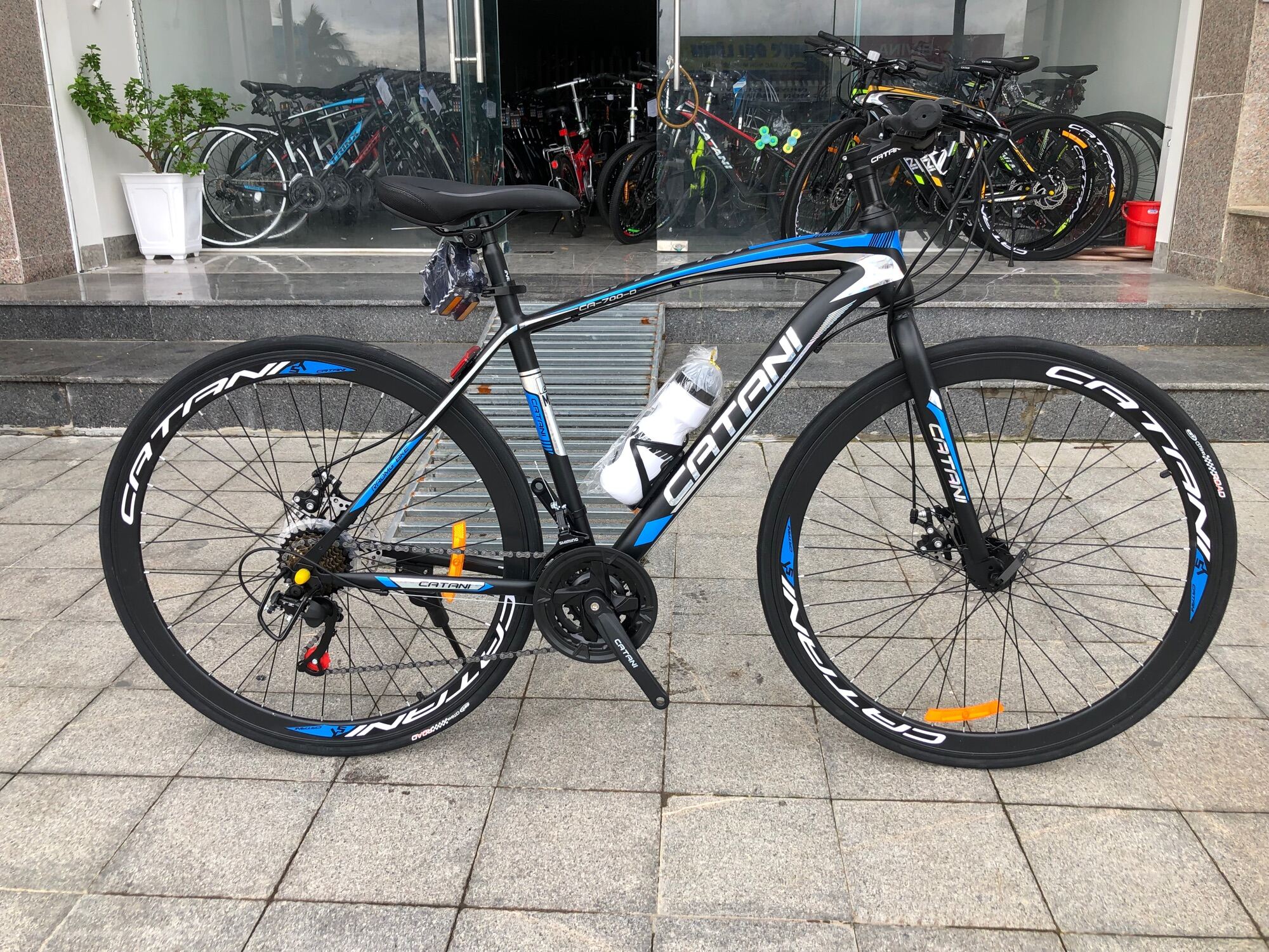 Mua Xe đạp thành phố Catani 700C-D màu đen xanh dương